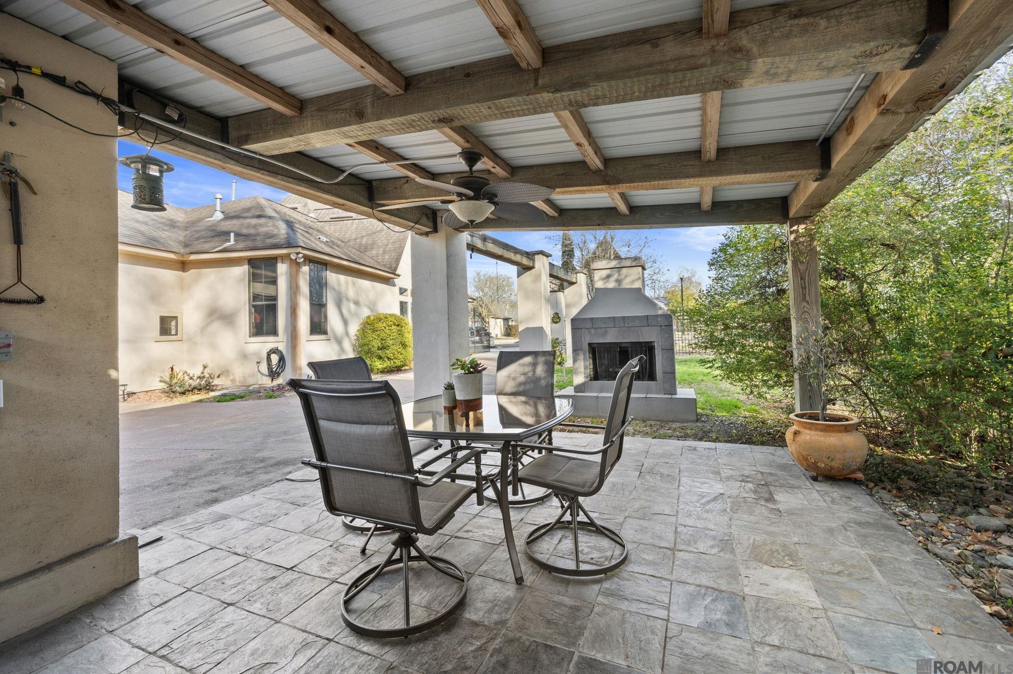 10142 Old World Dr, Baton Rouge, LA, 70817