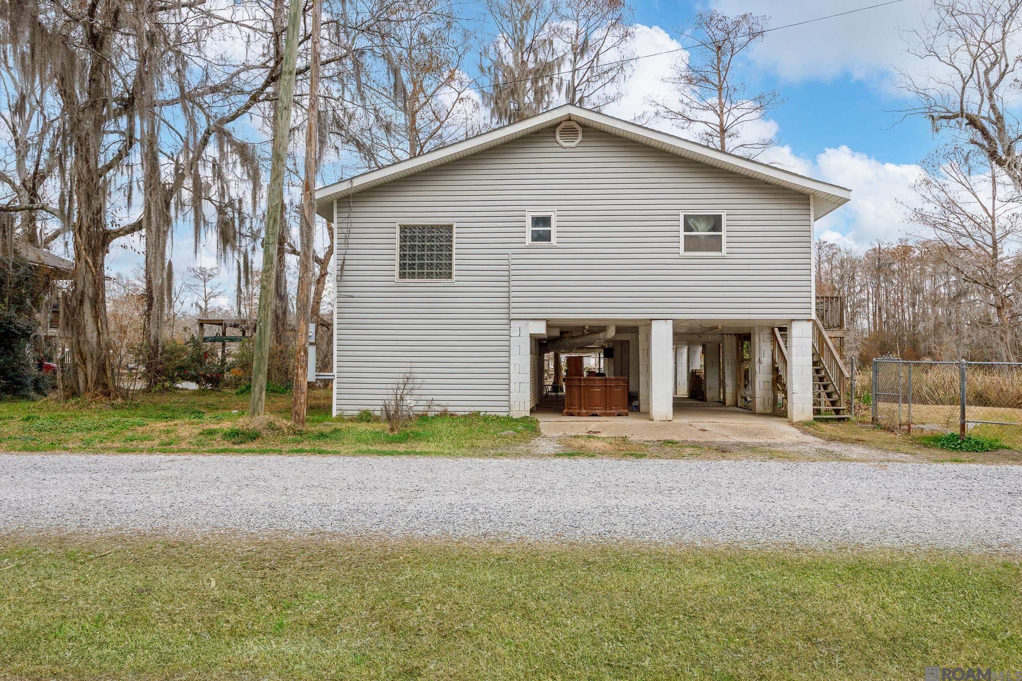 18739 River Bend Rd, Maurepas, LA, 70449