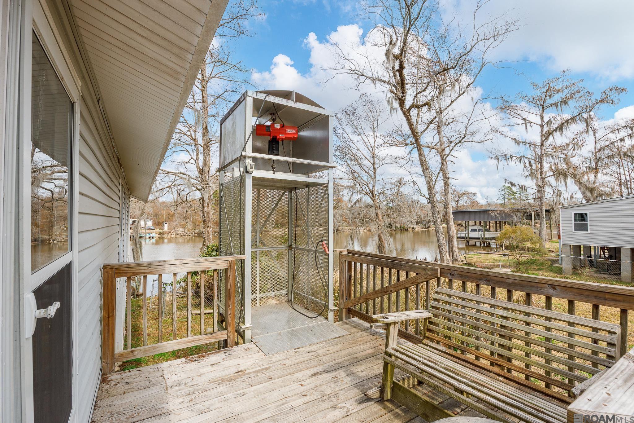 18739 River Bend Rd, Maurepas, LA, 70449