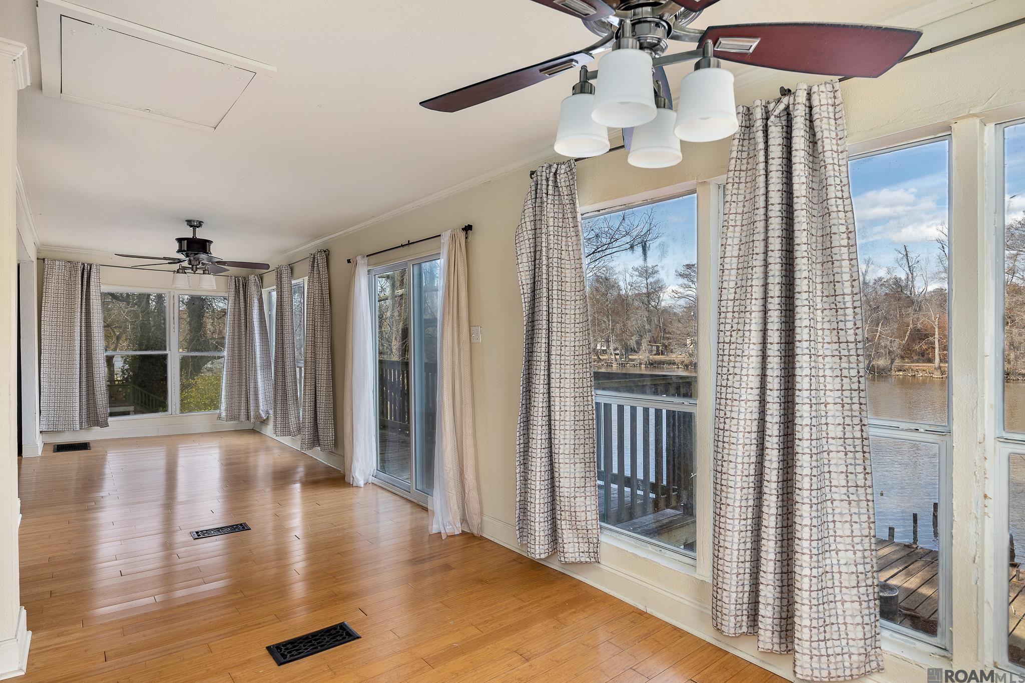 18739 River Bend Rd, Maurepas, LA, 70449