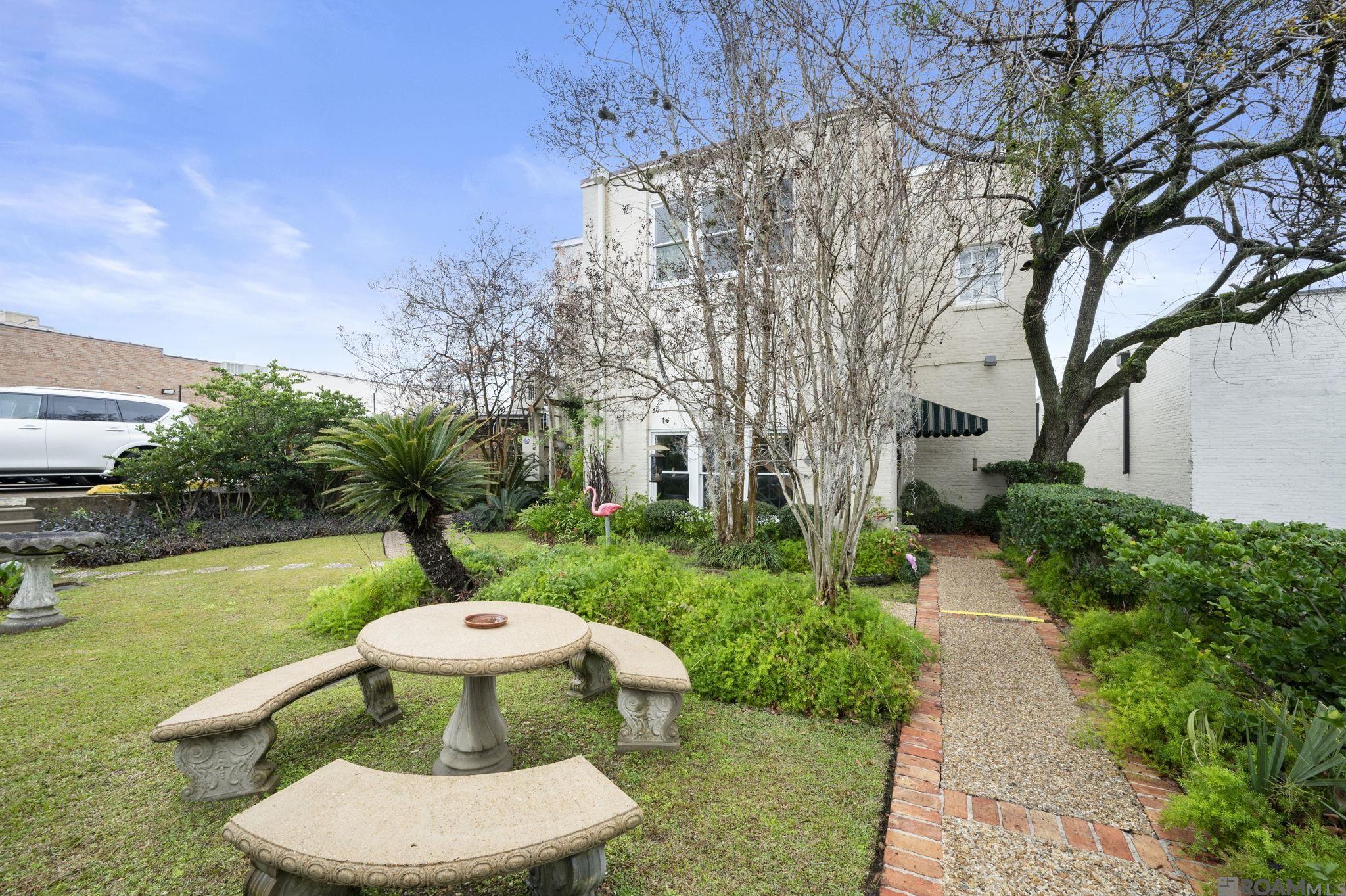 830 Main St, Baton Rouge, LA, 70802