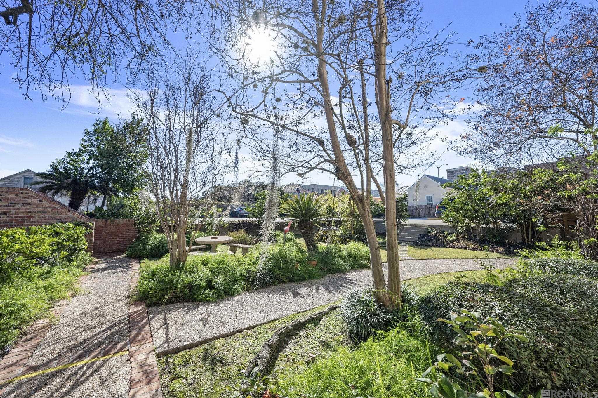 830 Main St, Baton Rouge, LA, 70802