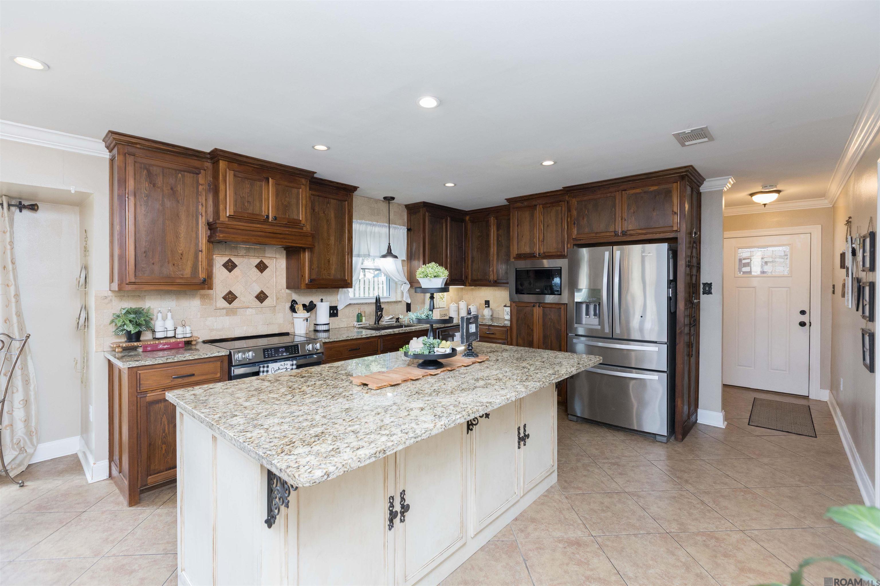 18025 Burnham Way, Greenwell Springs, LA, 70739