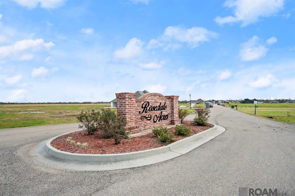 555 Harvest Ln, Port Allen, LA, 70767