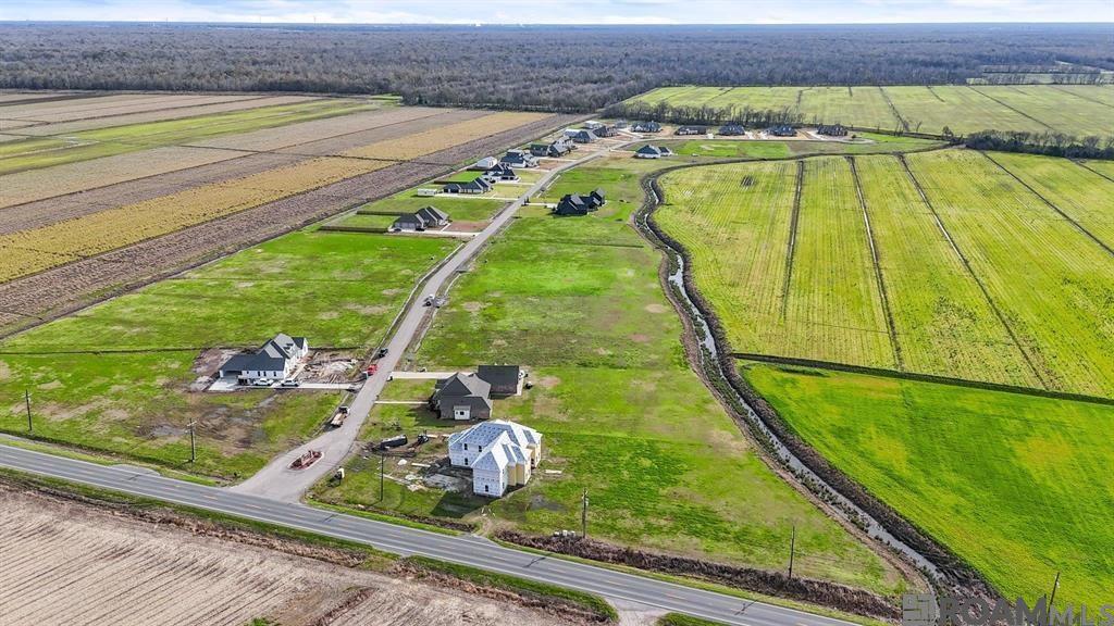 555 Harvest Ln, Port Allen, LA, 70767