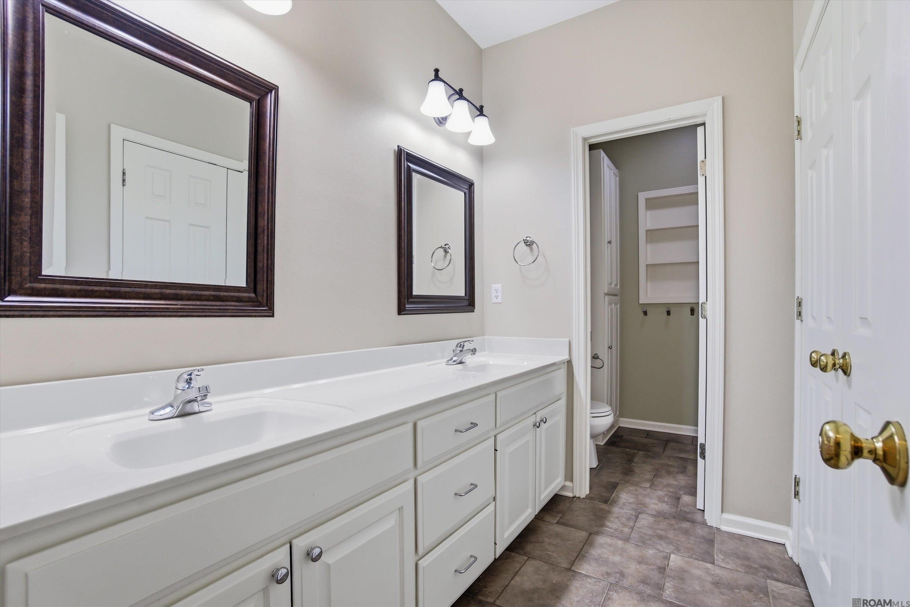 10375 Old Field Rd, St Francisville, LA, 70775