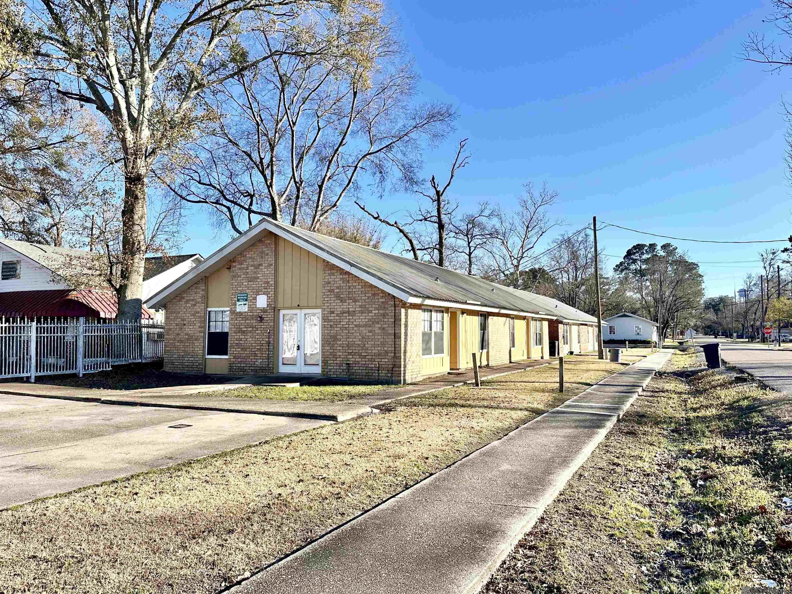 712,716,720,724 N Bullion Ave, Gonzales, LA, 70737