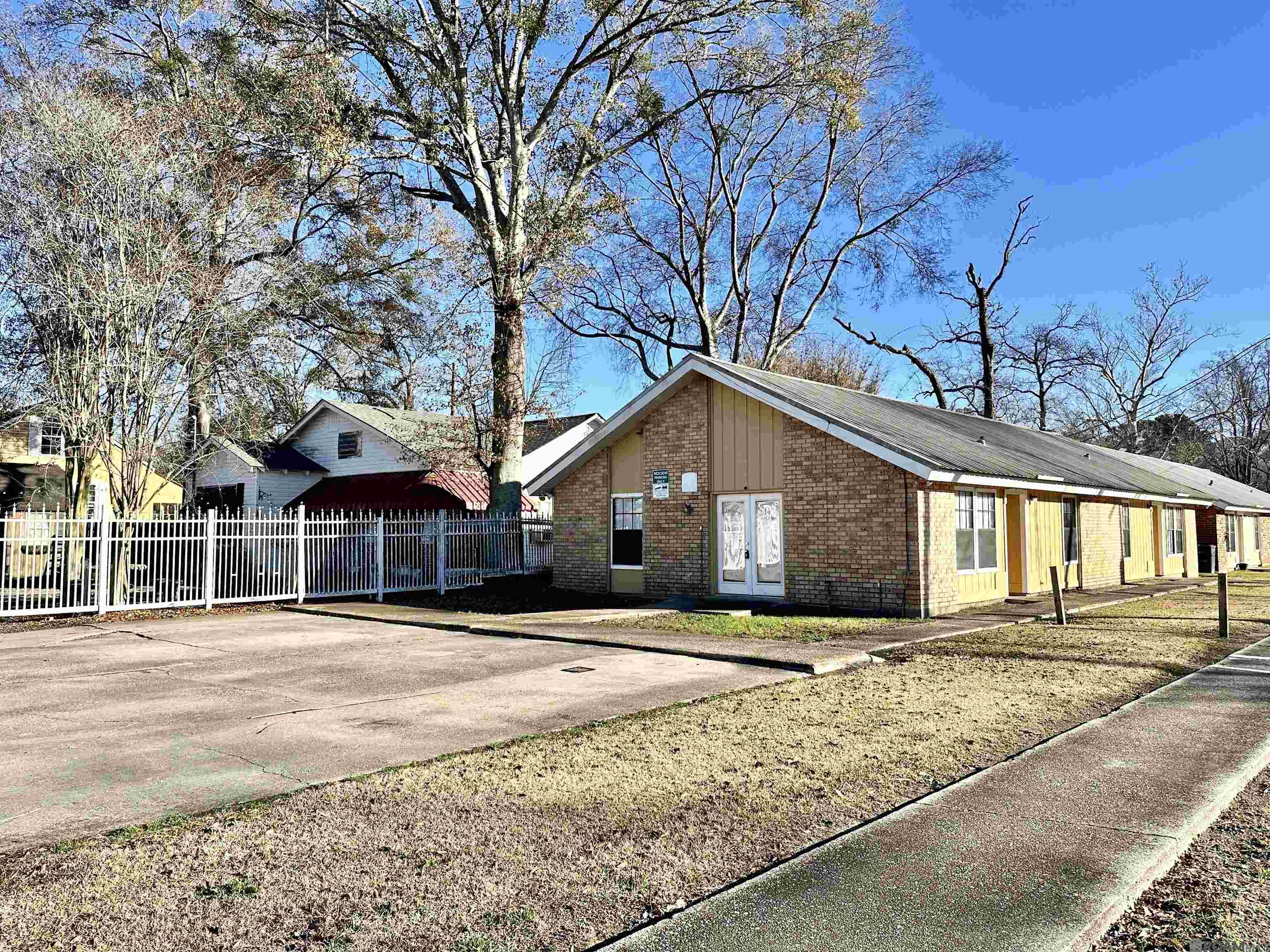 712,716,720,724 N Bullion Ave, Gonzales, LA, 70737