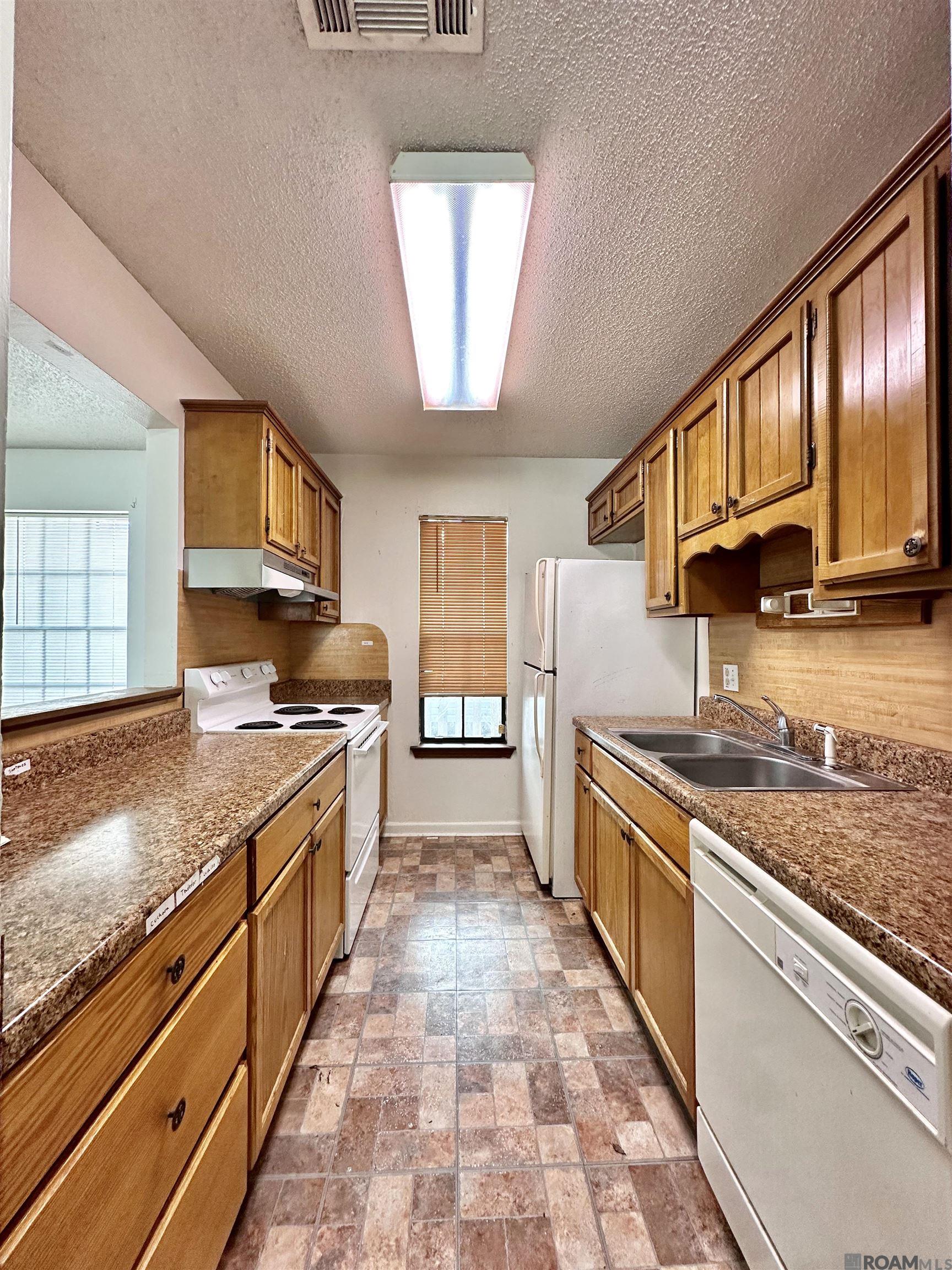 712,716,720,724 N Bullion Ave, Gonzales, LA, 70737