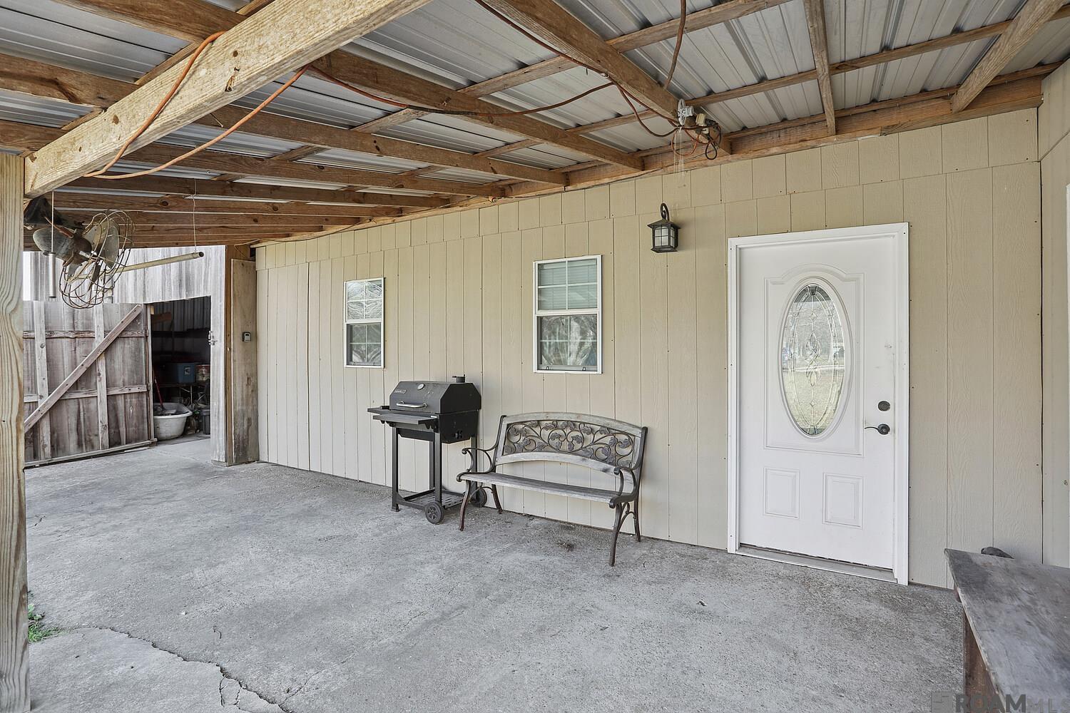 20224 Riverside Rd, Springfield, LA, 70462