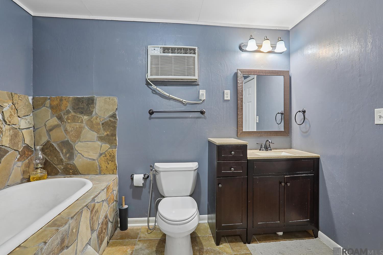 20224 Riverside Rd, Springfield, LA, 70462