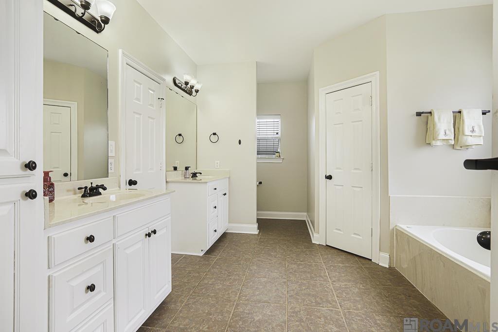 41131 Lakeway Cove Ave, Gonzales, LA, 70737