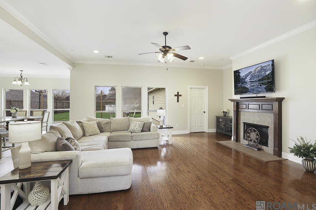 41131 Lakeway Cove Ave, Gonzales, LA, 70737