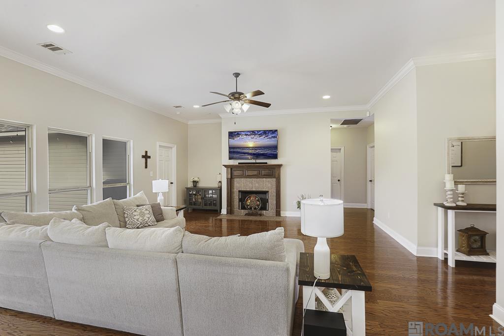 41131 Lakeway Cove Ave, Gonzales, LA, 70737