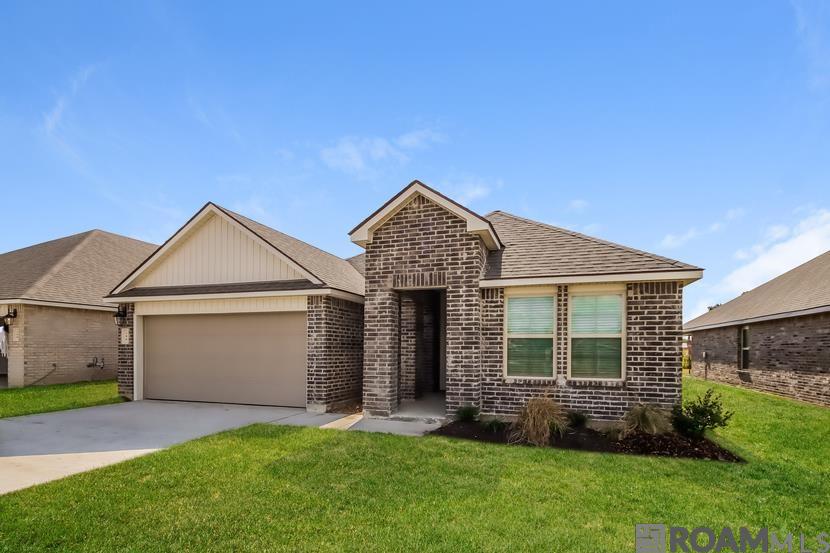 106 Royal Oak Street, Youngsville, LA, 70518