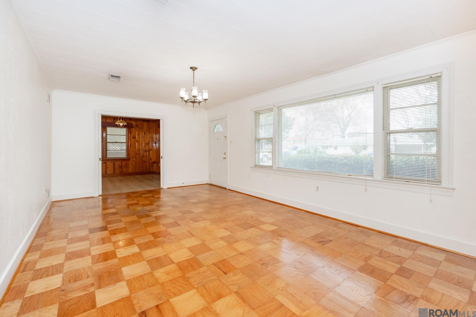 819 Ave F, Port Allen, LA, 70767