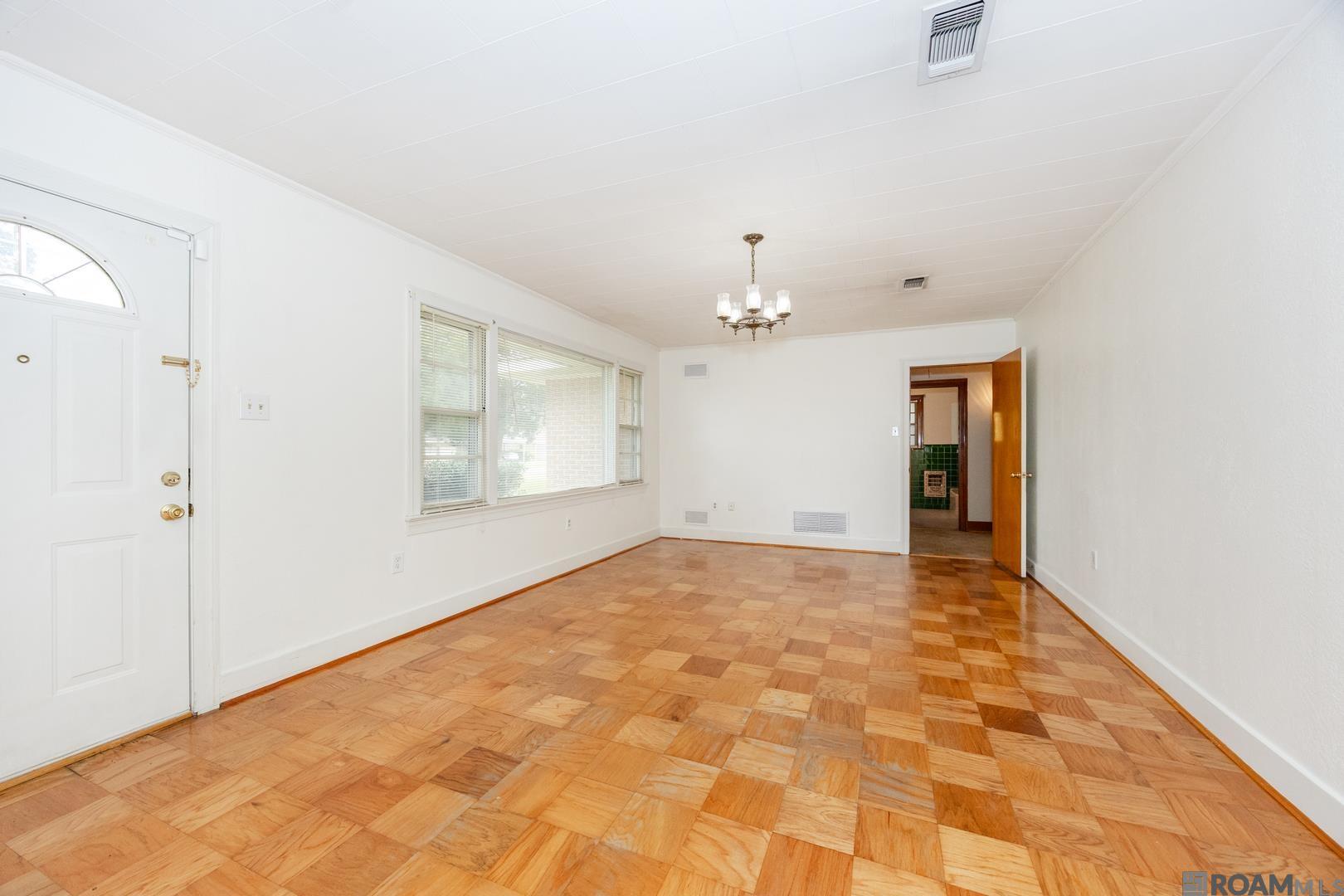 819 Ave F, Port Allen, LA, 70767