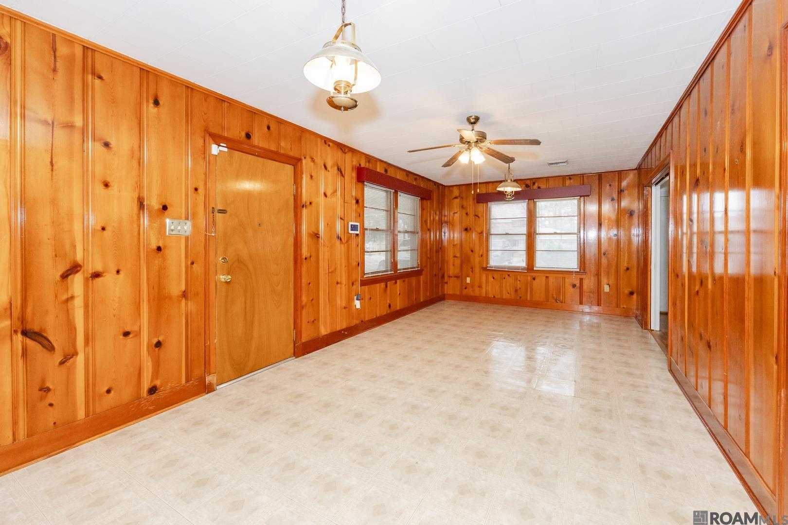 819 Ave F, Port Allen, LA, 70767