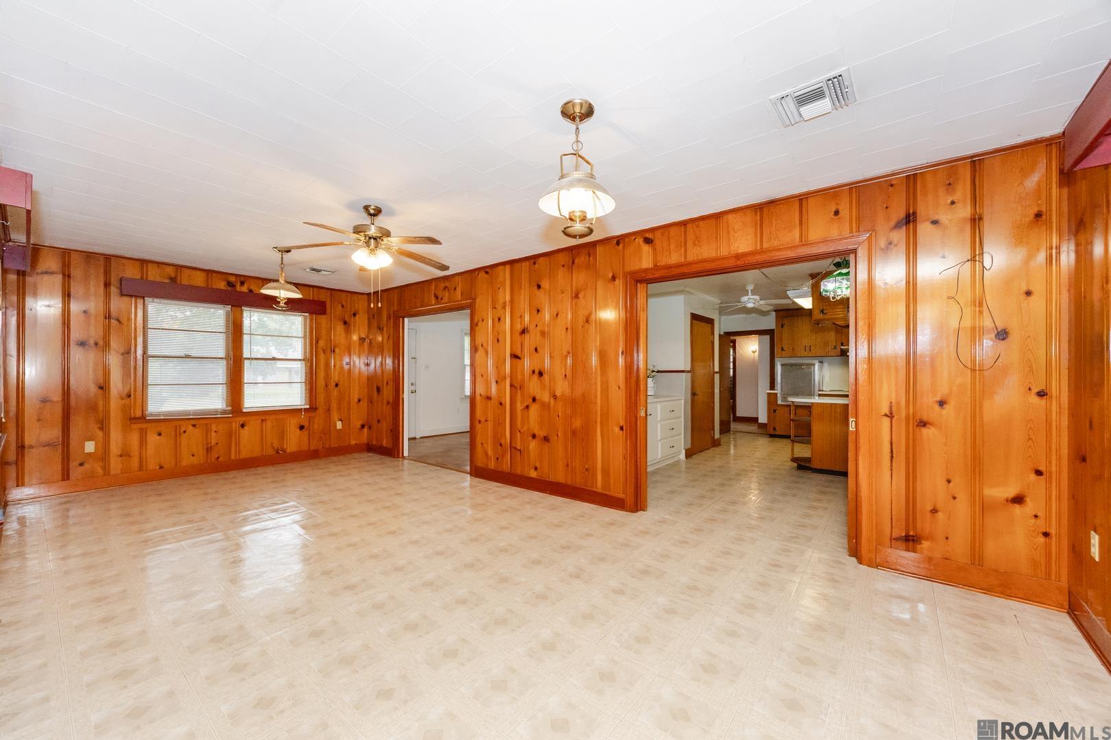 819 Ave F, Port Allen, LA, 70767