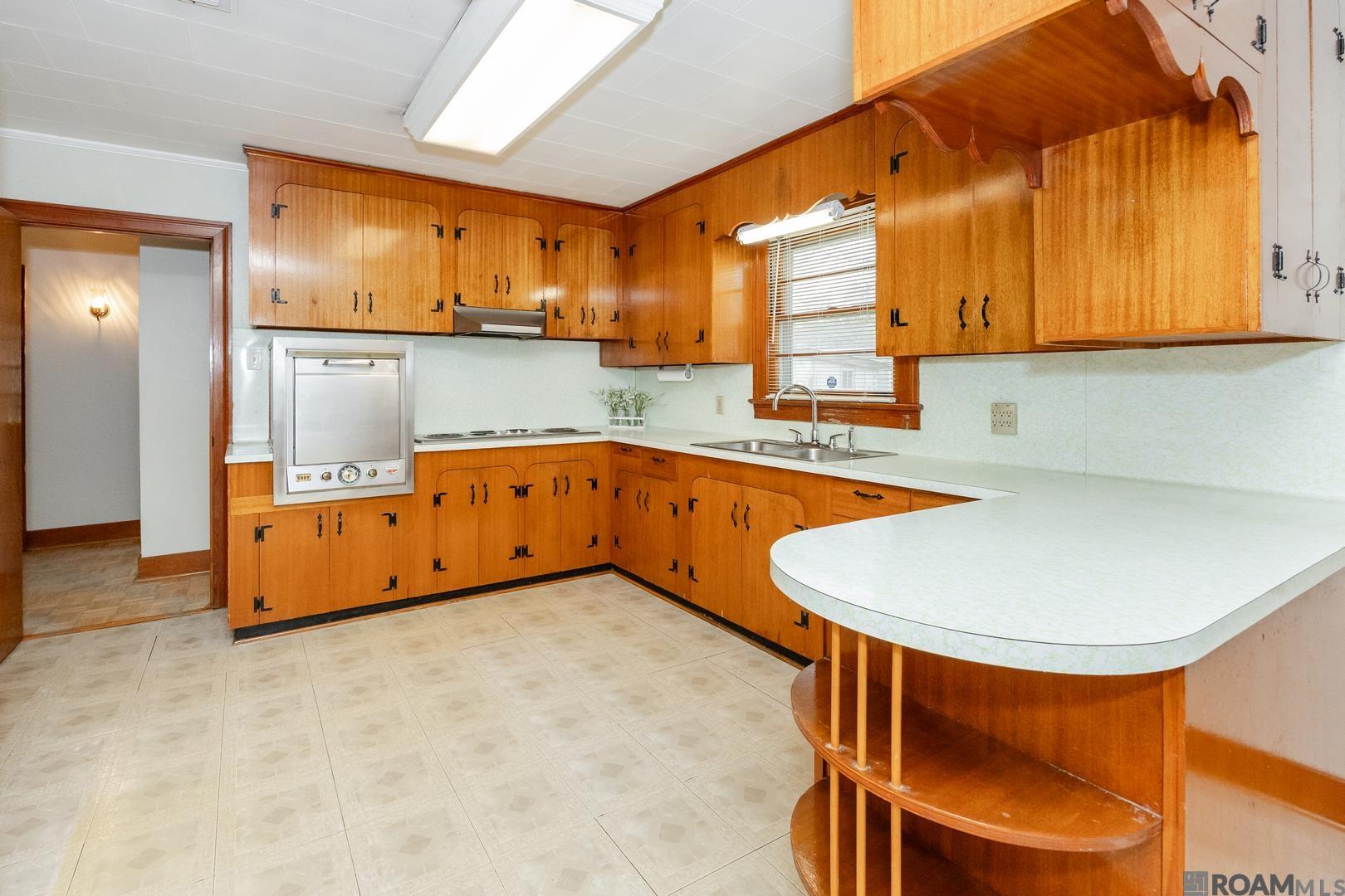 819 Ave F, Port Allen, LA, 70767