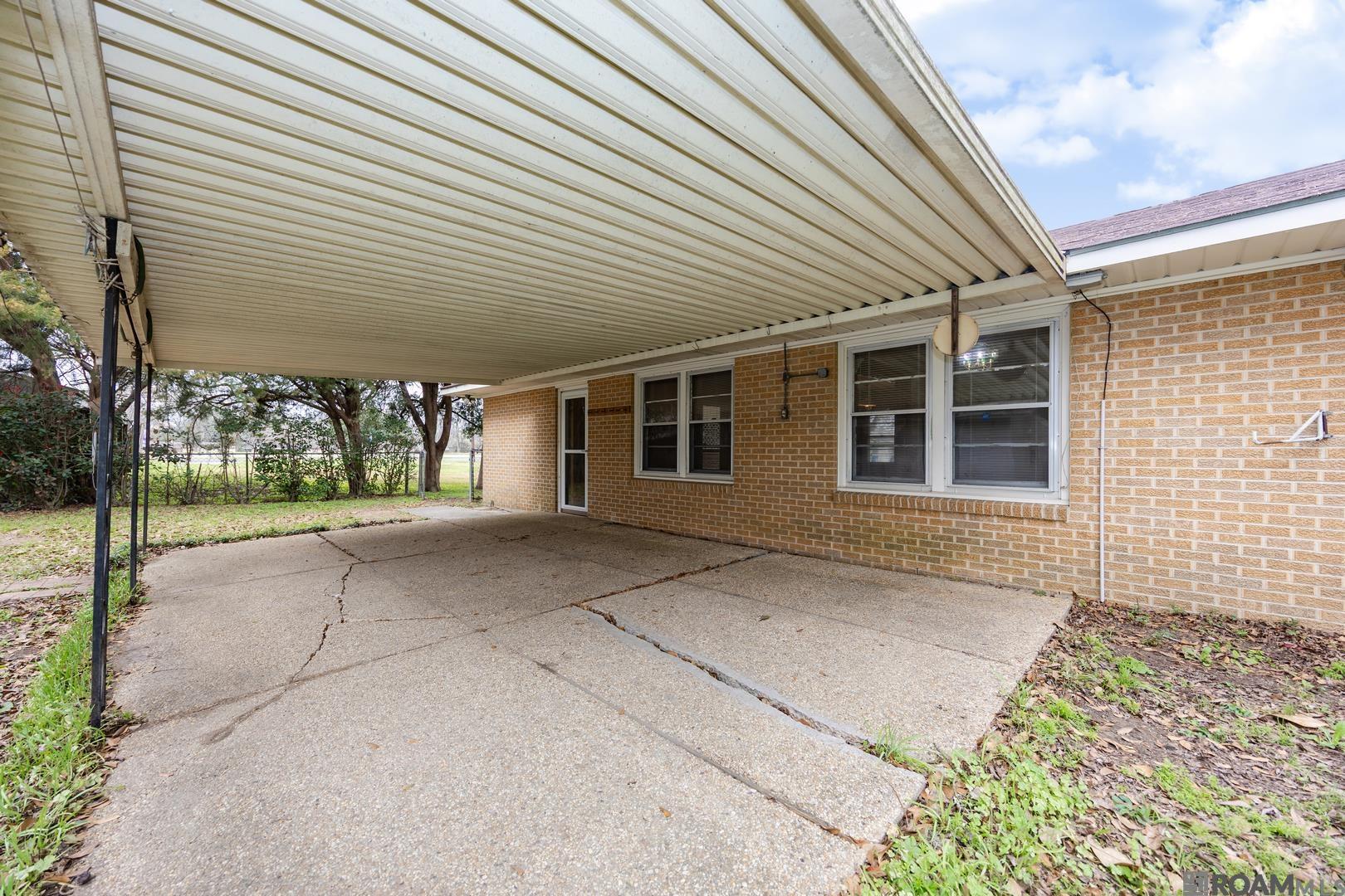 819 Ave F, Port Allen, LA, 70767