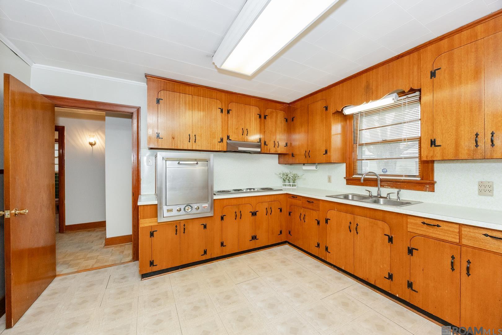 819 Ave F, Port Allen, LA, 70767