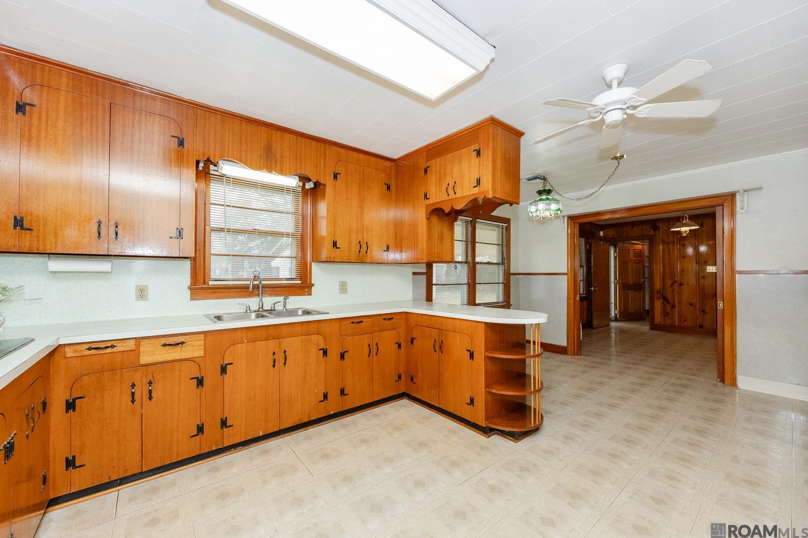 819 Ave F, Port Allen, LA, 70767