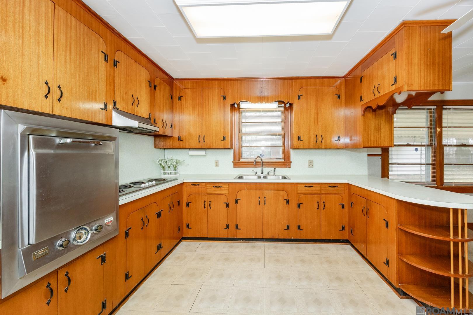 819 Ave F, Port Allen, LA, 70767