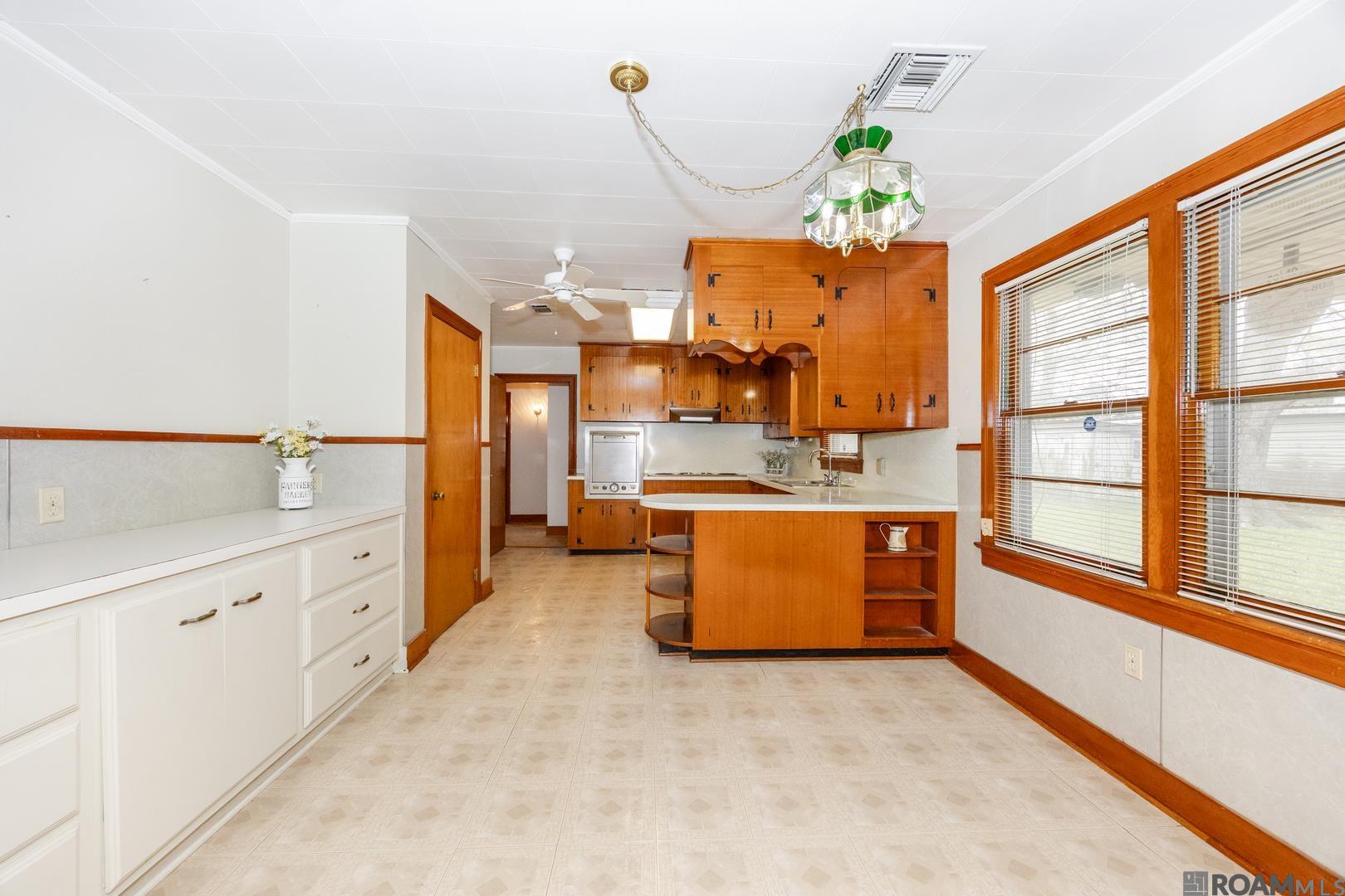 819 Ave F, Port Allen, LA, 70767