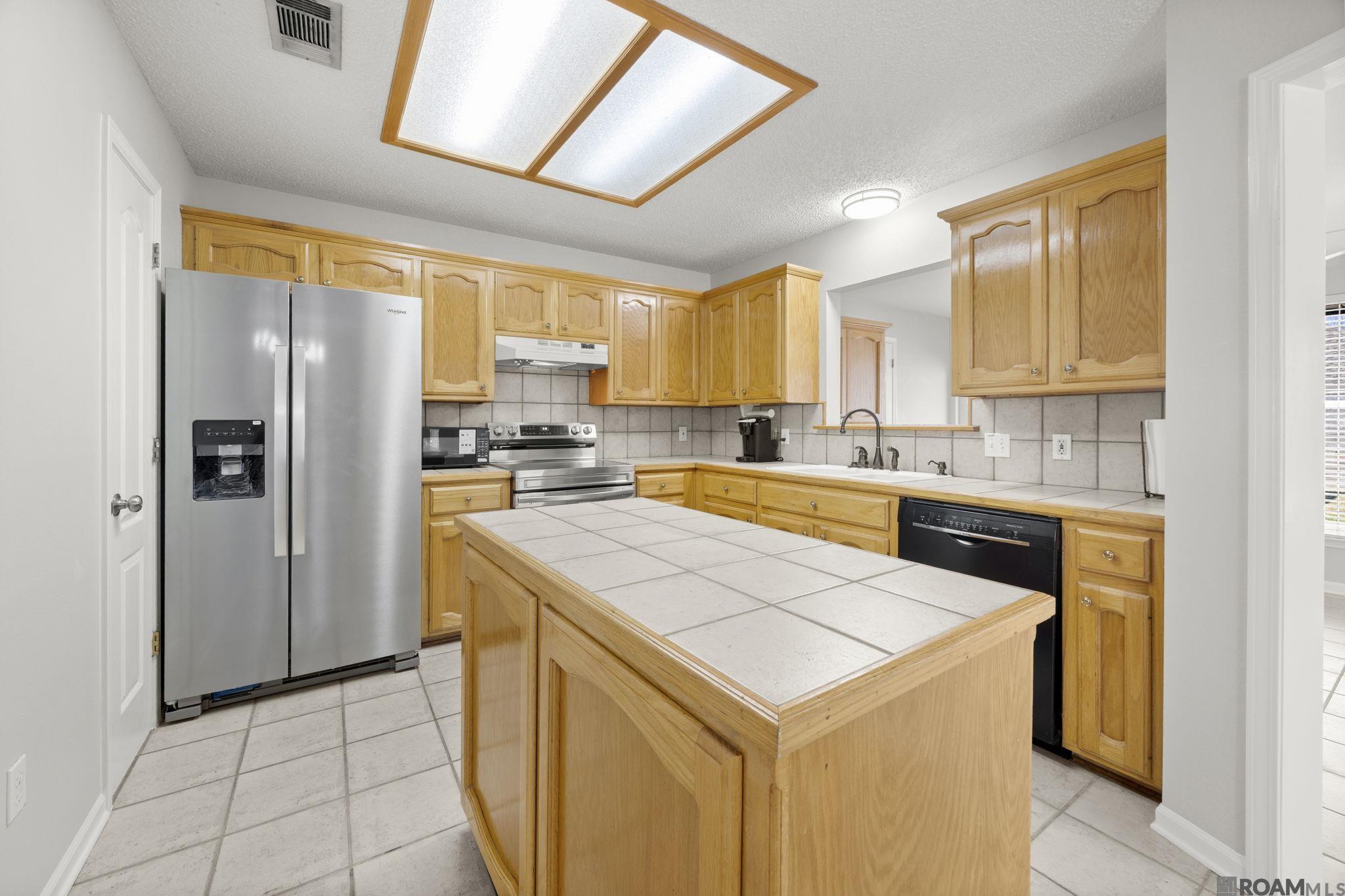 18596 White Oak Rd, Prairieville, LA, 70769