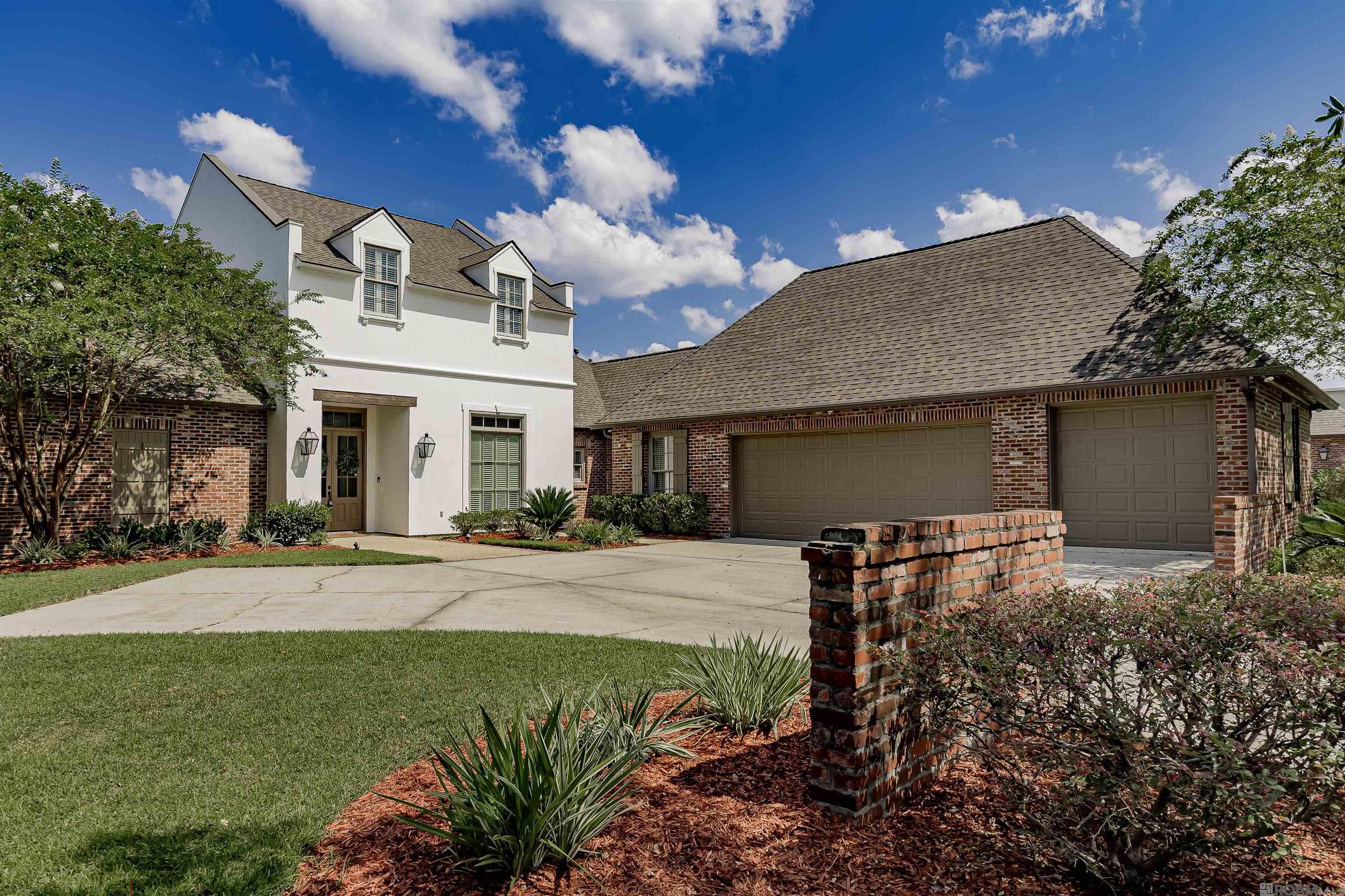 14628 Memorial Tower Dr, Baton Rouge, LA 70810