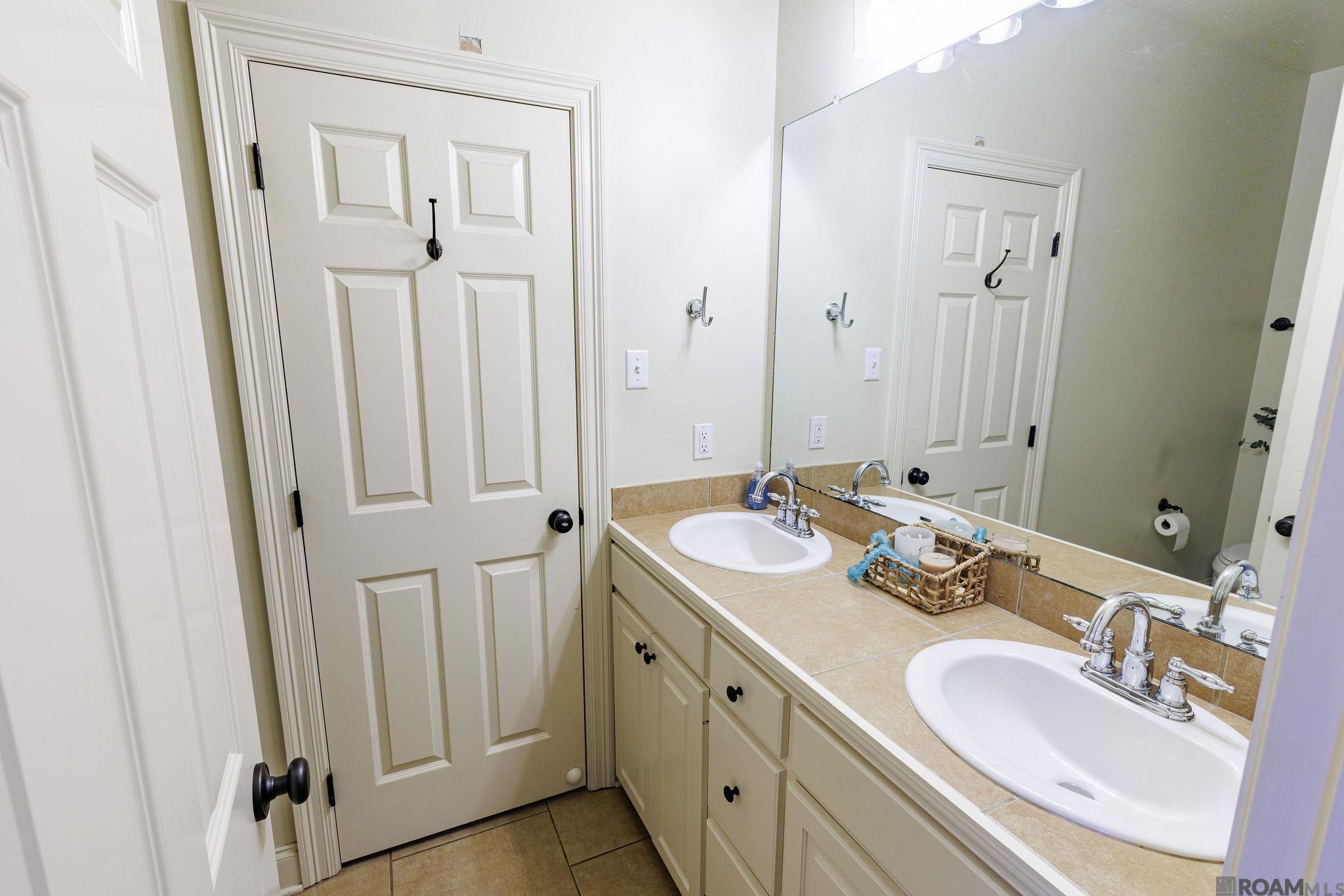 3101 Nicholson Lake Dr, Baton Rouge, LA, 70810