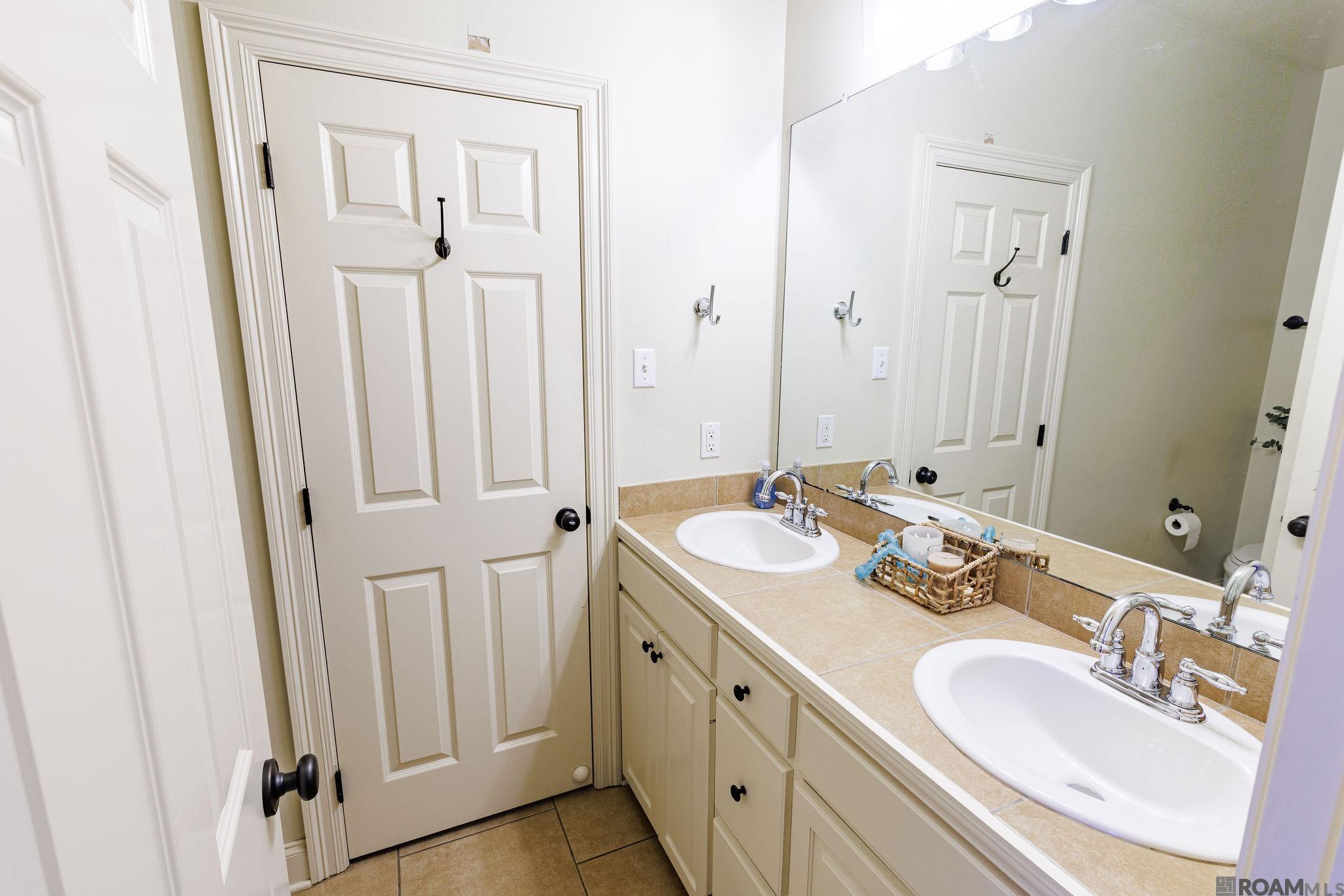 3101 Nicholson Lake Dr, Baton Rouge, LA, 70810