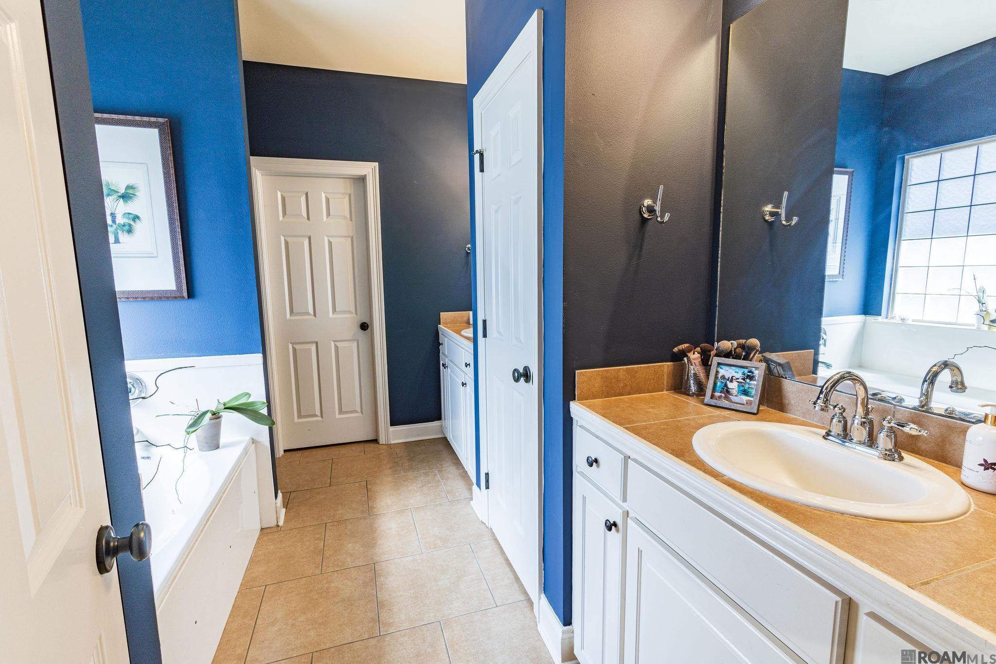 3101 Nicholson Lake Dr, Baton Rouge, LA, 70810