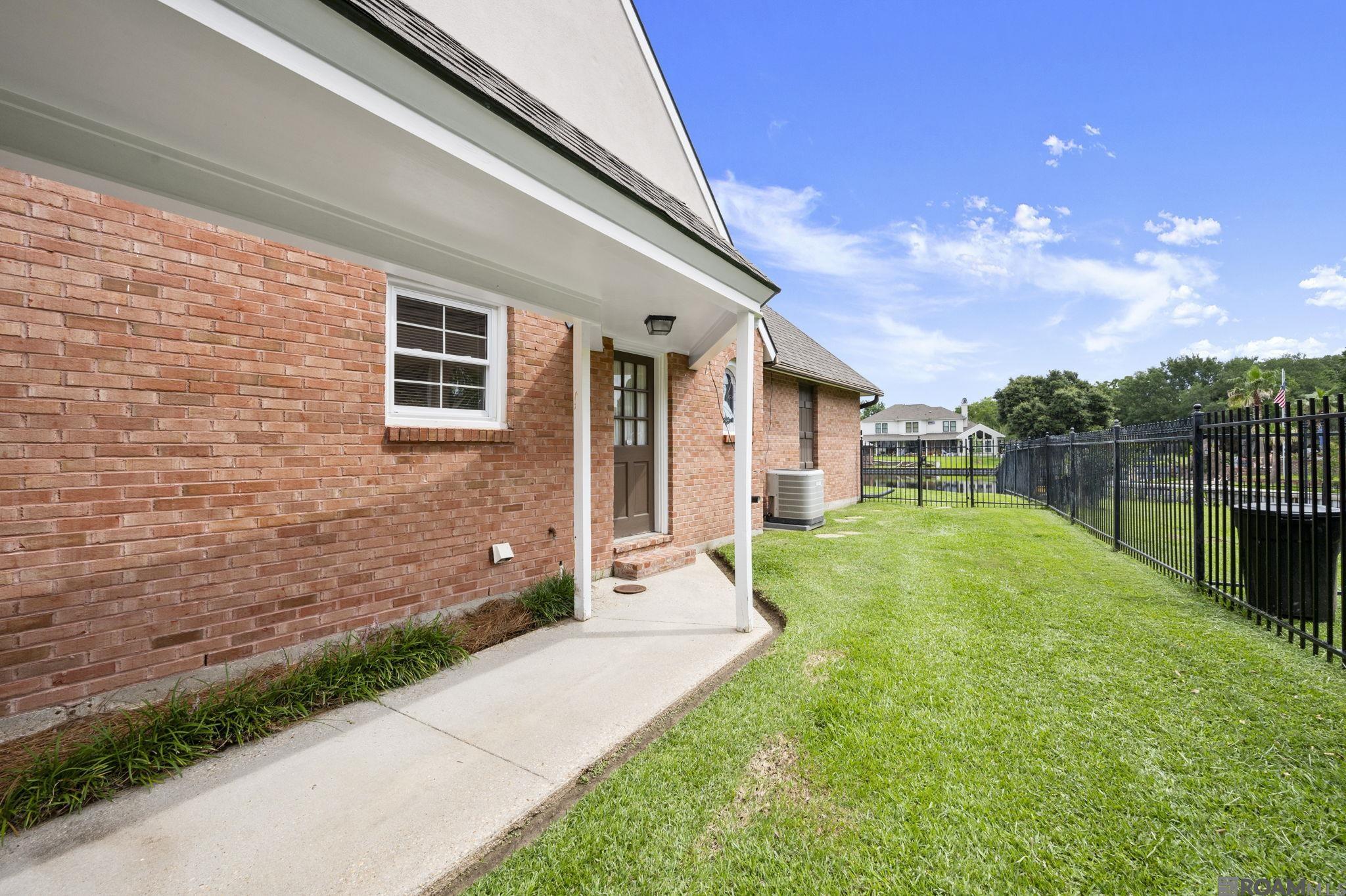 12511 S Lake Sherwood Ave, Baton Rouge, LA, 70816