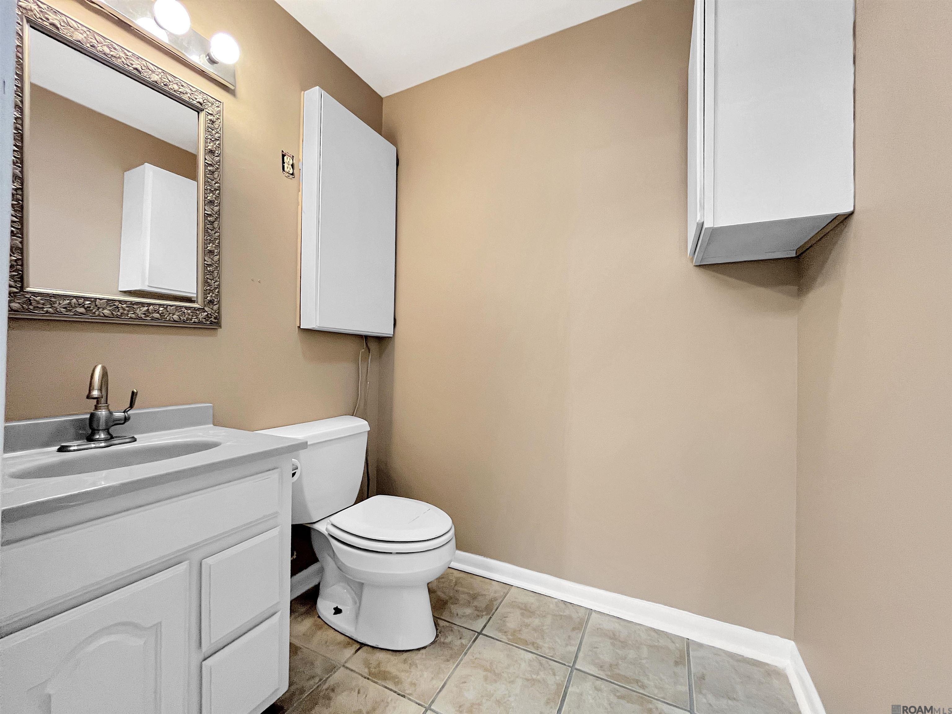 8115 Vincent Rd, Denham Springs, LA, 70726