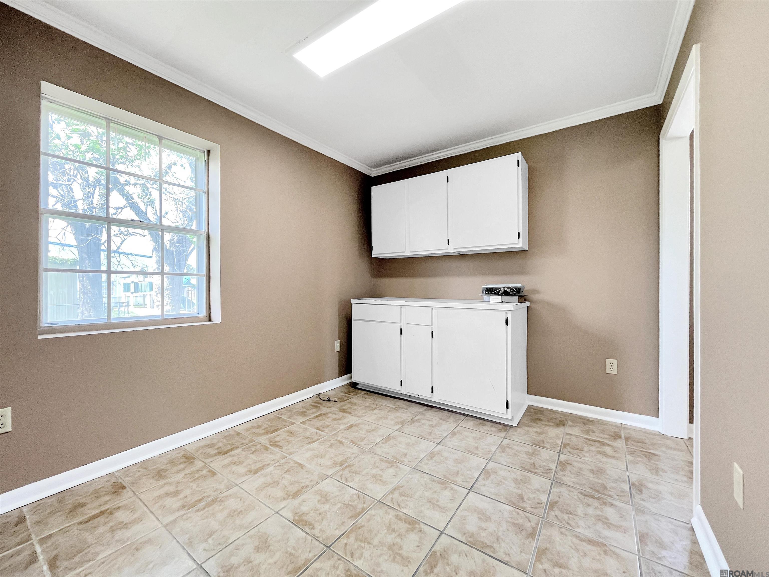 8115 Vincent Rd, Denham Springs, LA, 70726