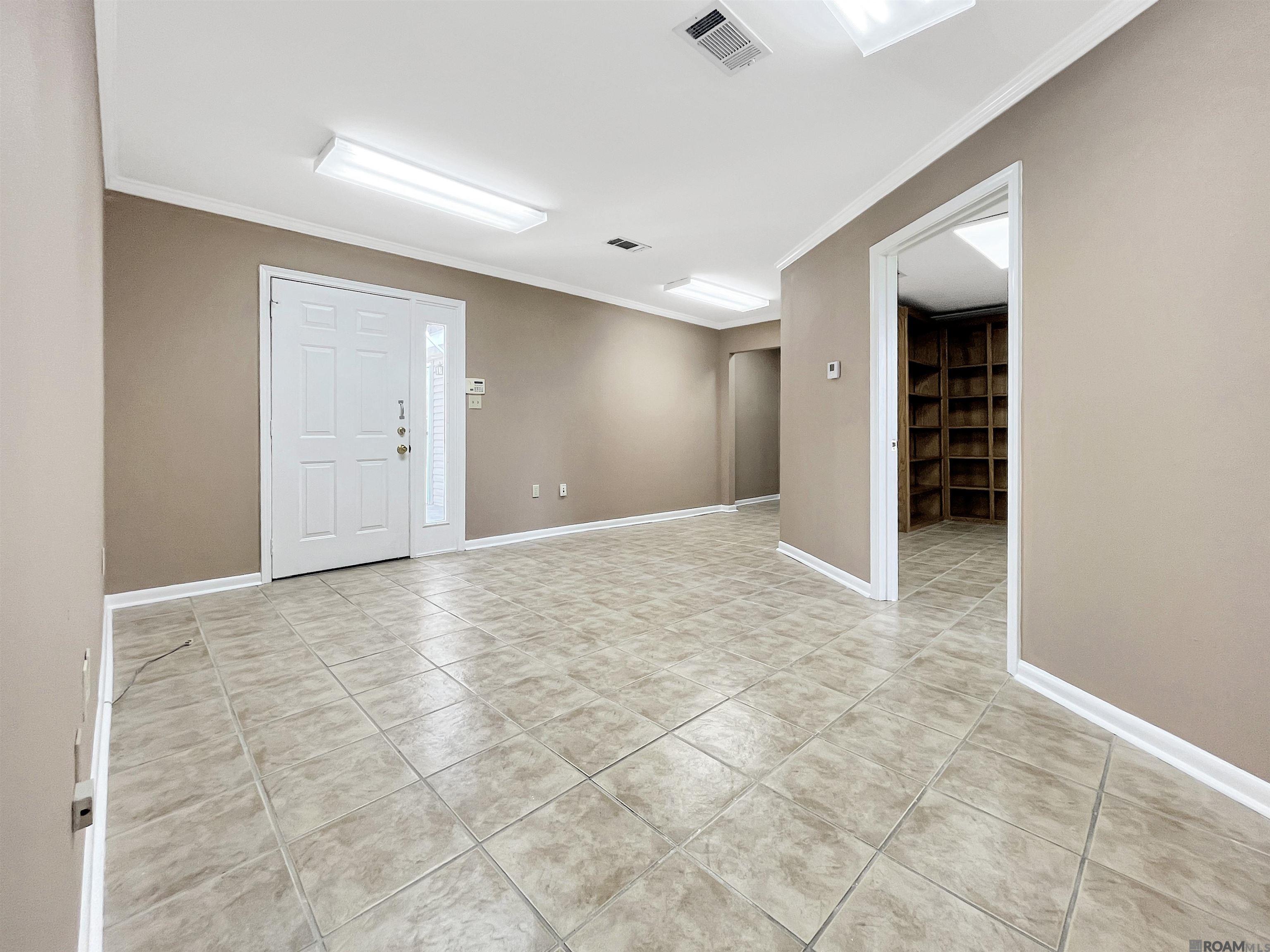 8115 Vincent Rd, Denham Springs, LA, 70726