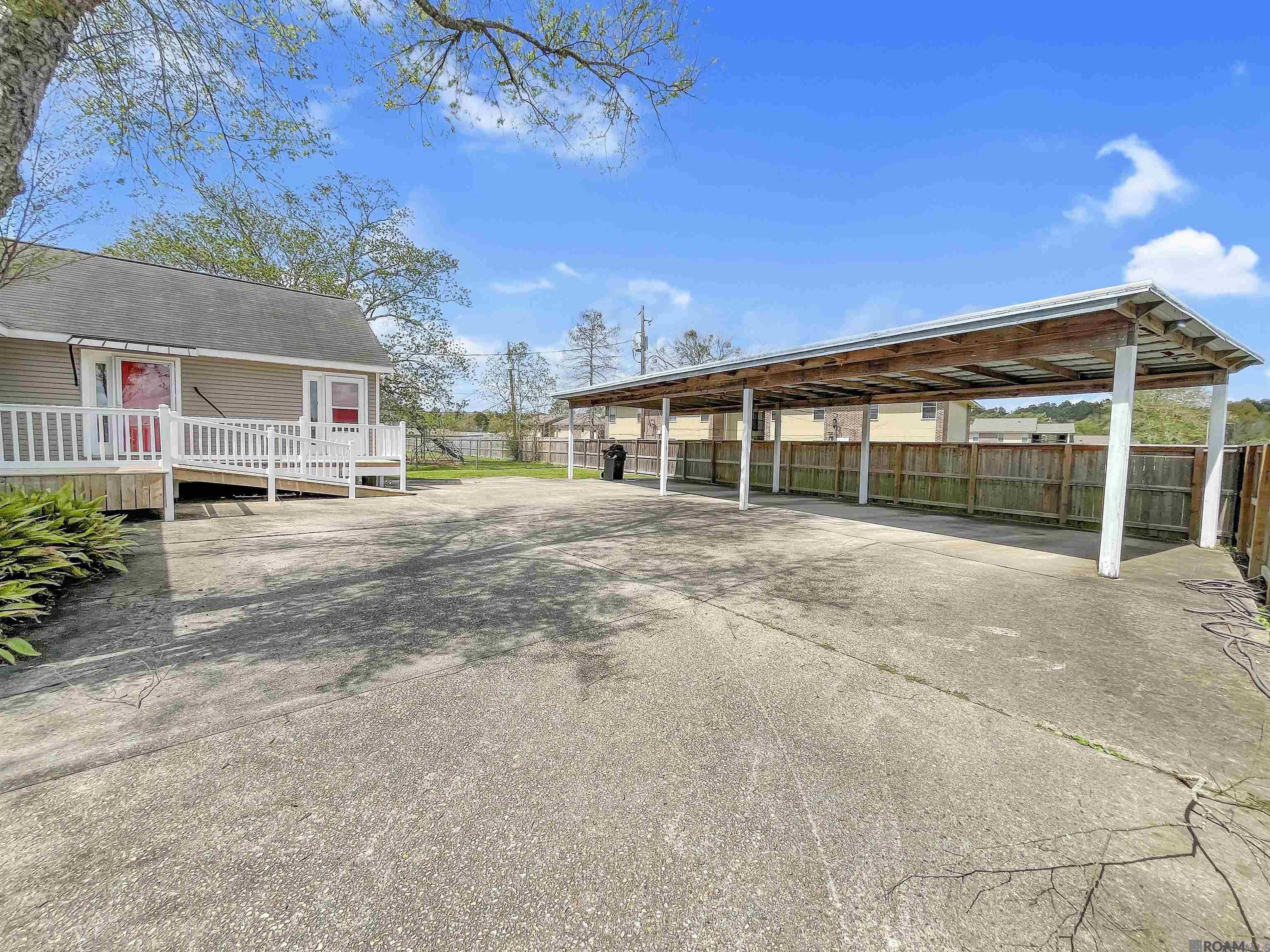 8115 Vincent Rd, Denham Springs, LA, 70726