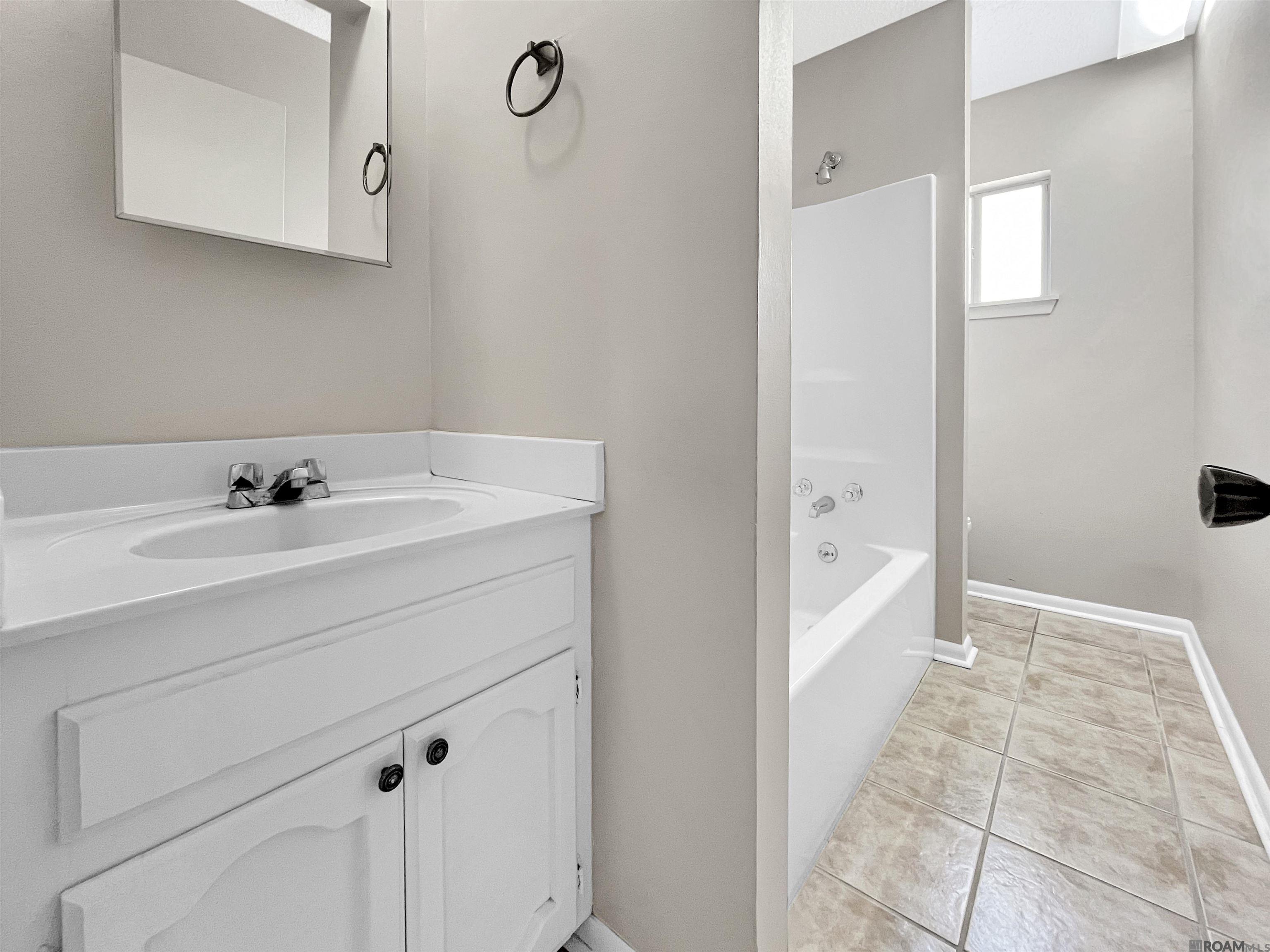 8115 Vincent Rd, Denham Springs, LA, 70726