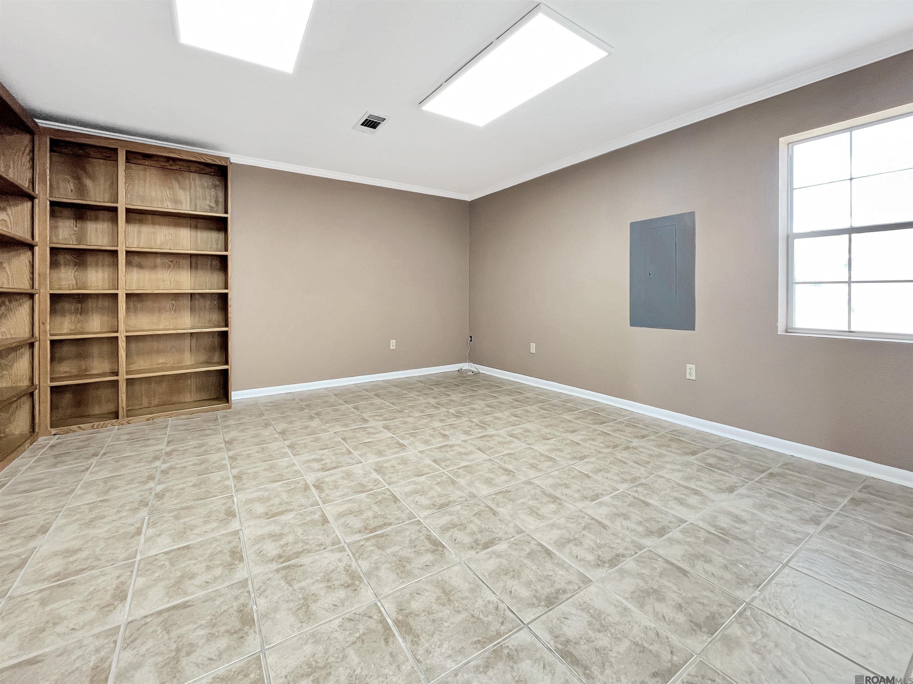 8115 Vincent Rd, Denham Springs, LA, 70726