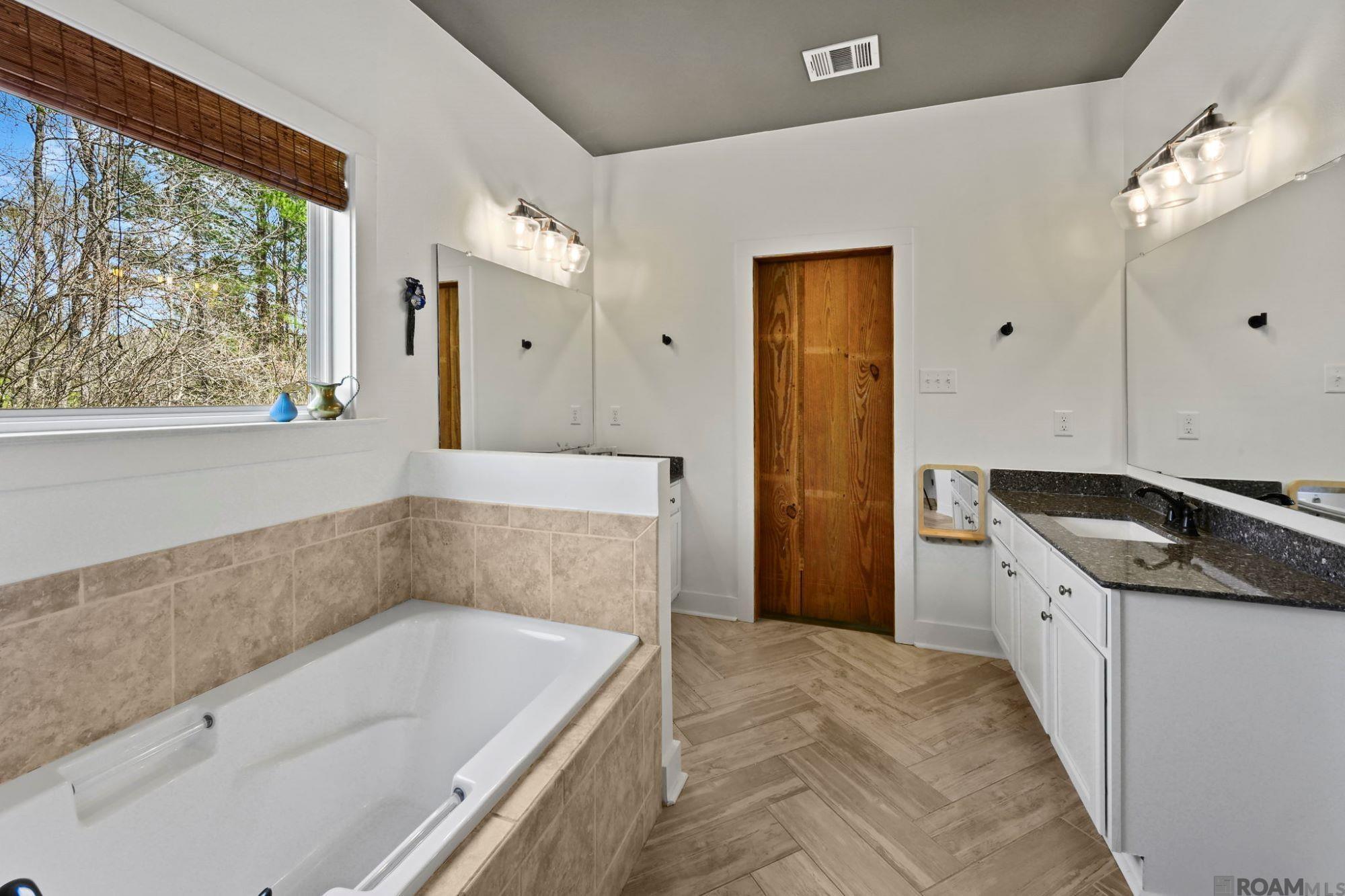 7596 Tunica Trace, St Francisville, LA, 70775