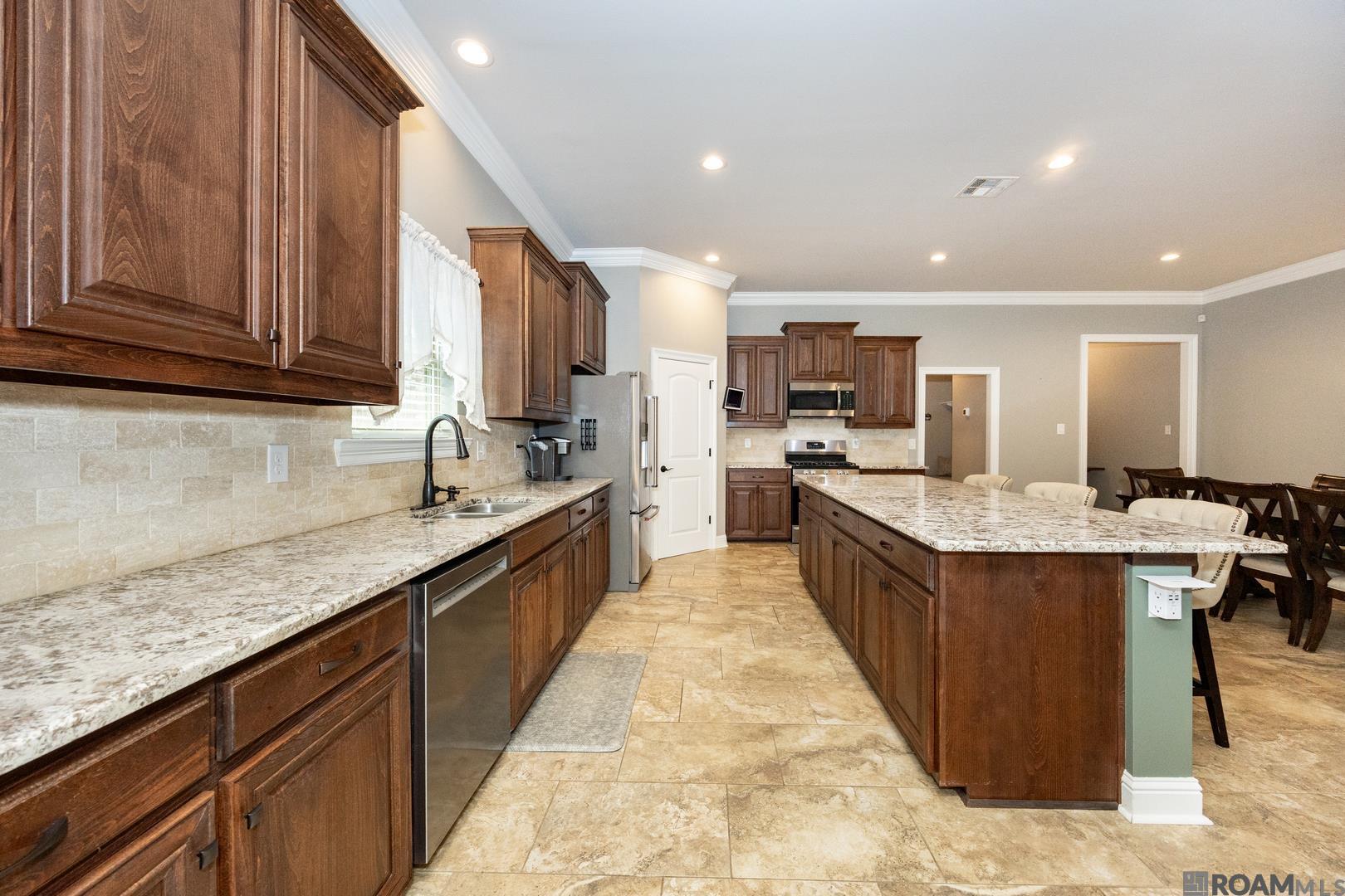 812 Beaumont Dr, Gonzales, LA, 70737