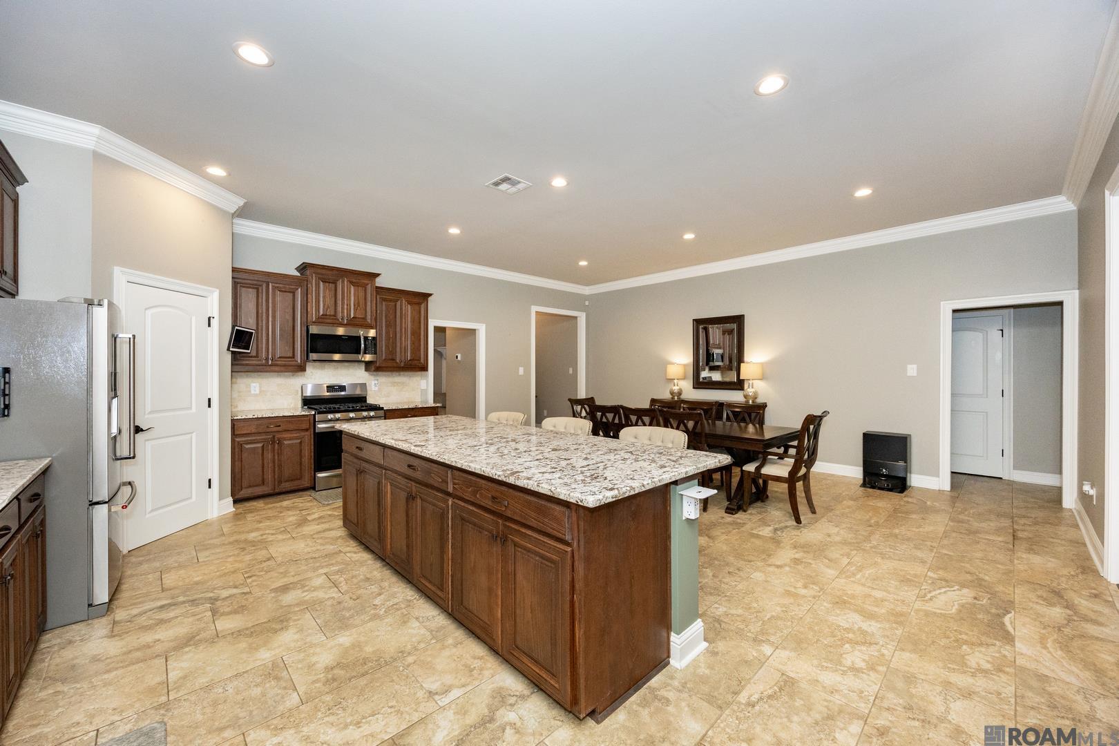 812 Beaumont Dr, Gonzales, LA, 70737