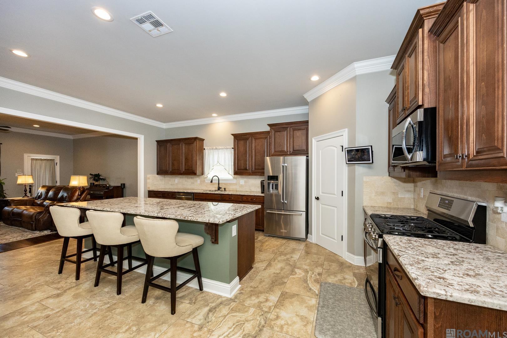 812 Beaumont Dr, Gonzales, LA, 70737