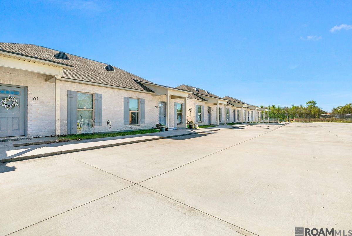 $750,000+