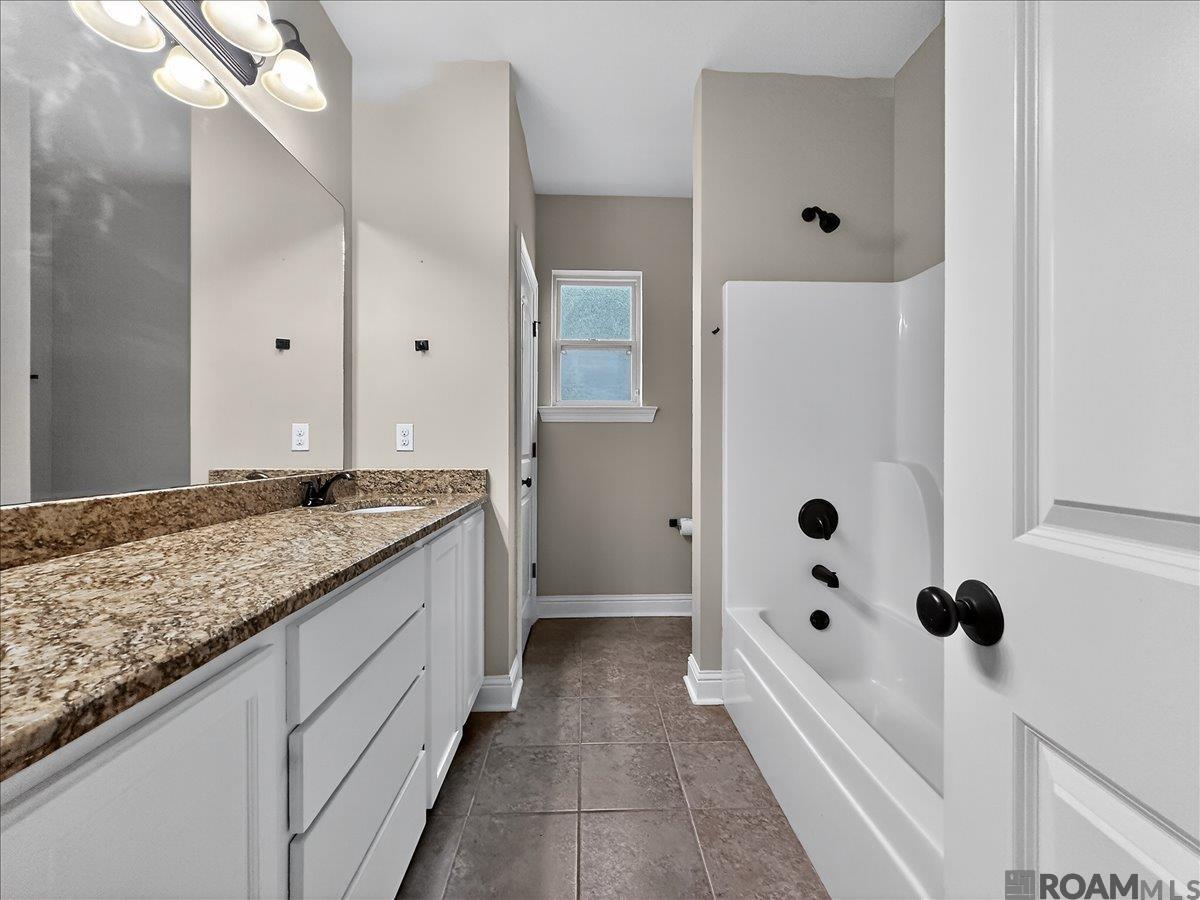 39320 St Charles Ave, Gonzales, LA, 70737