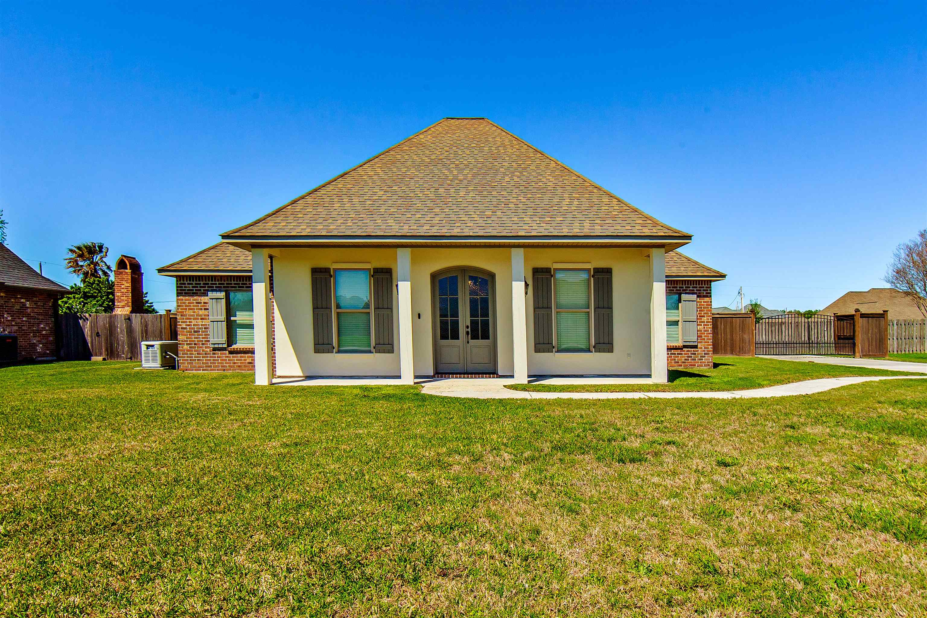 190 Orange Grove Rd, Thibodaux, LA, 70301
