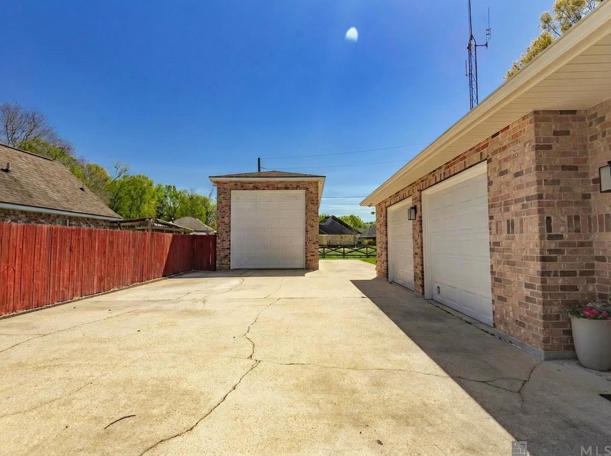 1757 E Nelson St, Gonzales, LA, 70737