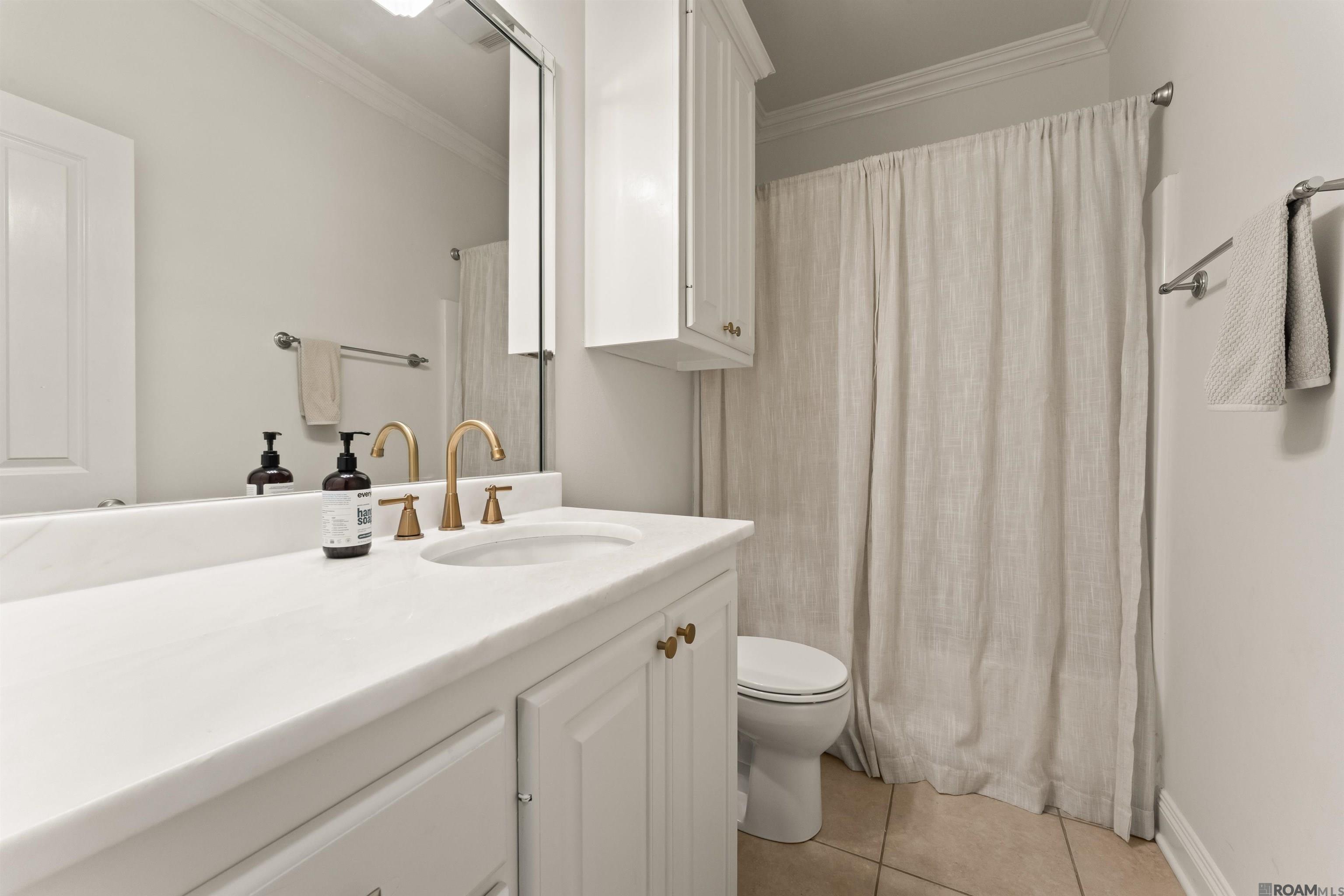 228 E Greens Dr, Saint George, LA, 70810